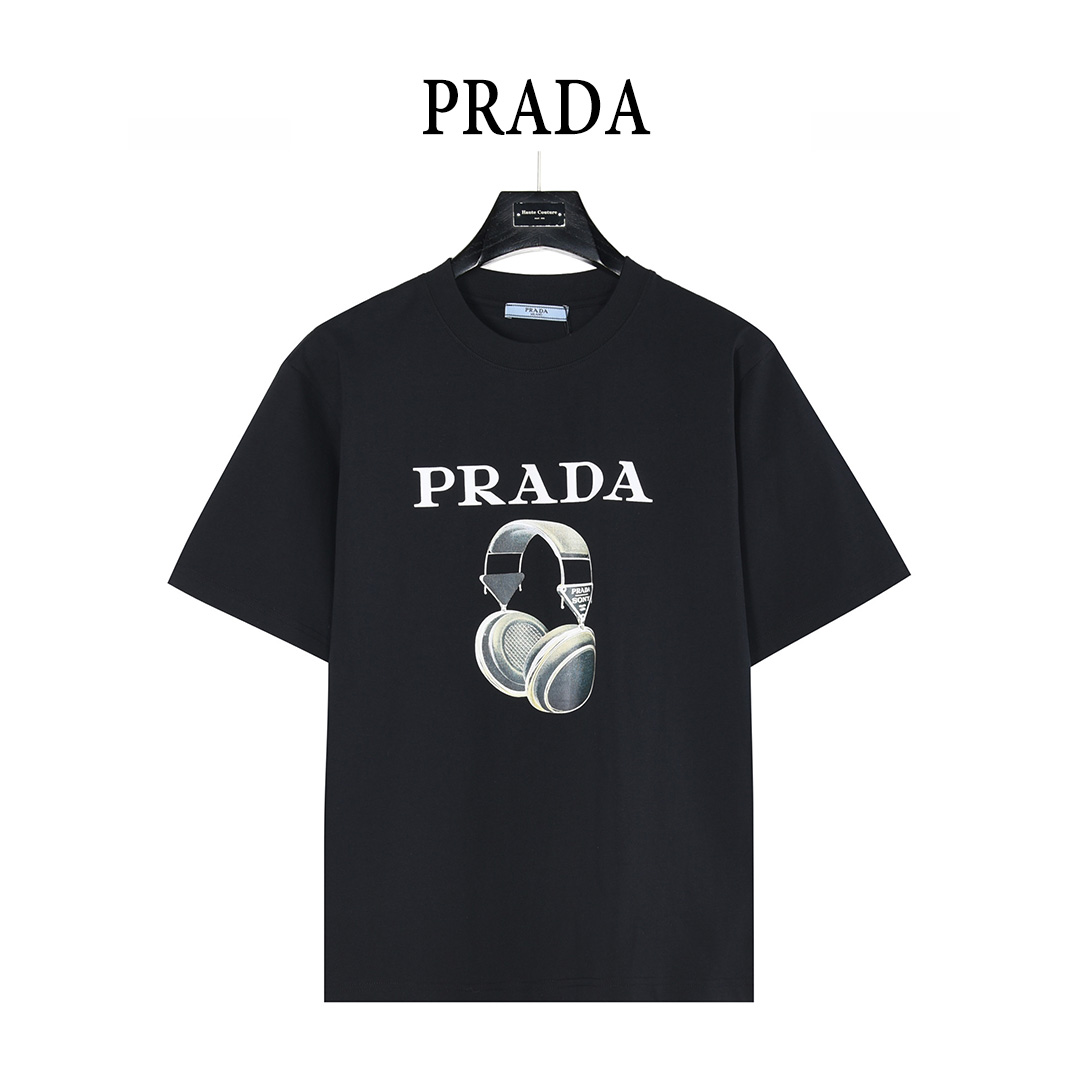 PRADA/普拉达 耳机字母图案数码印花短袖T恤 白色 黑色 PRADA/普拉达 耳机字母图案数码印花短袖T恤 白色 黑色