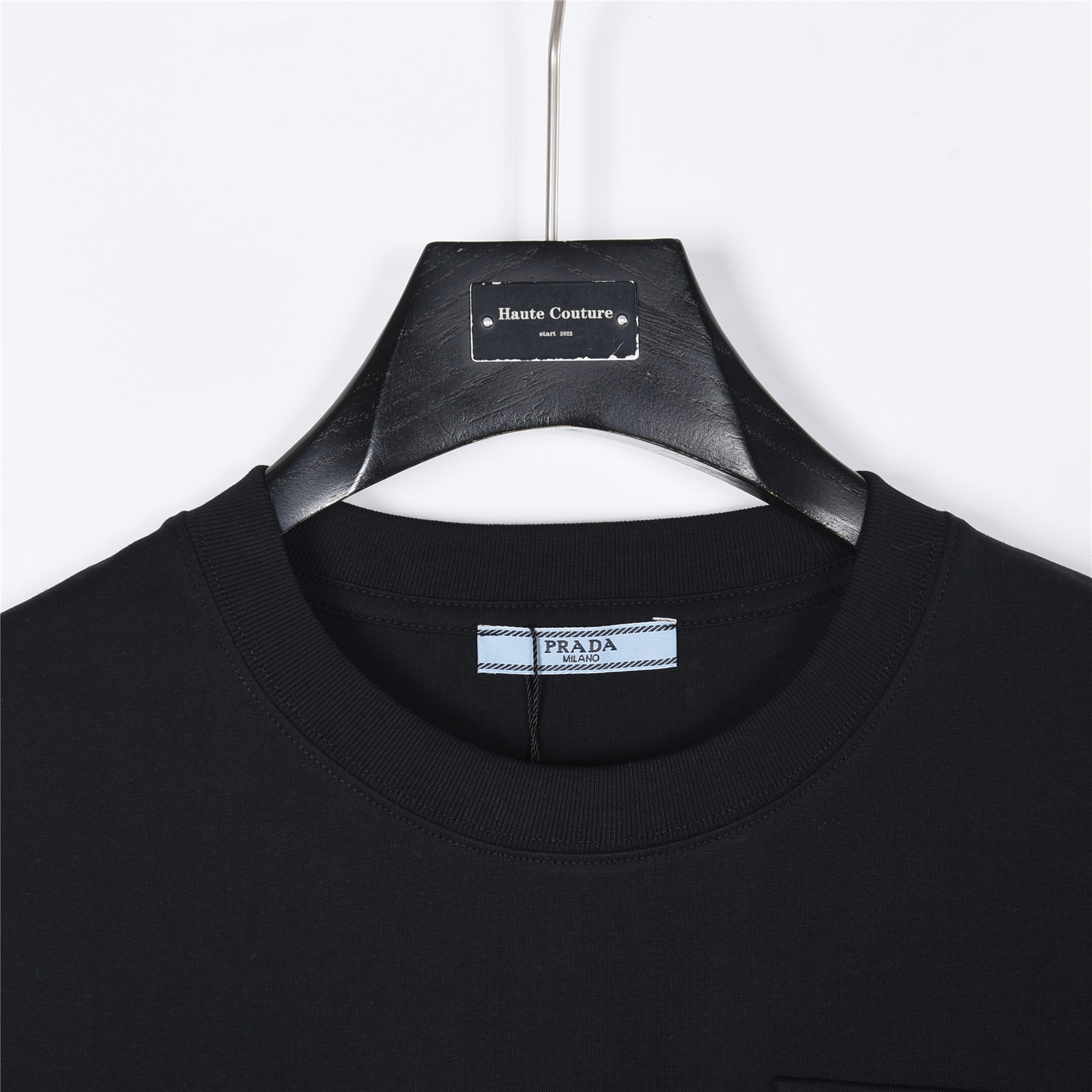 PRADA/普拉达 字母印花口袋三角标镶嵌短袖T恤黑色 白色 PRADA/普拉达 字母印花口袋三角标镶嵌短袖T恤黑色 白色