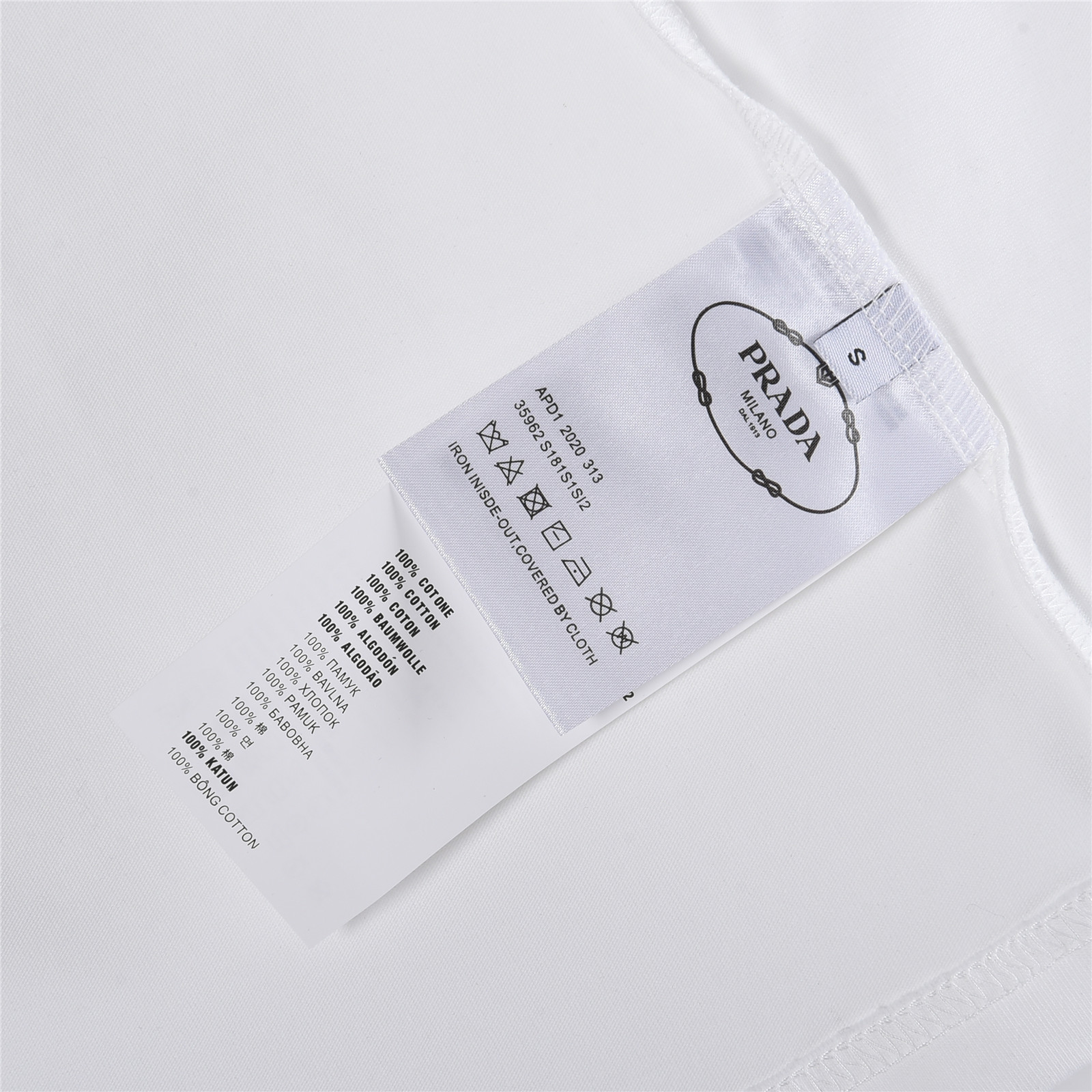 PRADA/普拉达 暗纹徽标logo刺绣短袖T恤 黑色 白色-莆田鞋,莆田鞋货源,高仿鞋,高仿鞋货源,安福档口,莆田高仿鞋,莆田鞋批发,高仿鞋批发,莆田高仿运动鞋,高仿运动鞋,莆田运动鞋 PRADA/普拉达 暗纹徽标logo刺绣短袖T恤 黑色 白色