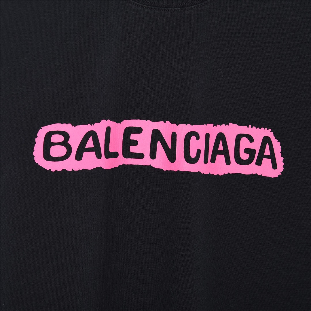 Balenciaga/巴黎世家 锁扣字母涂鸦印花破洞短袖T恤-莆田鞋,莆田鞋货源,高仿鞋,高仿鞋货源,安福档口,莆田高仿鞋,莆田鞋批发,高仿鞋批发,莆田高仿运动鞋,高仿运动鞋,莆田运动鞋 Balenciaga/巴黎世家 锁扣字母涂鸦印花破洞短袖T恤