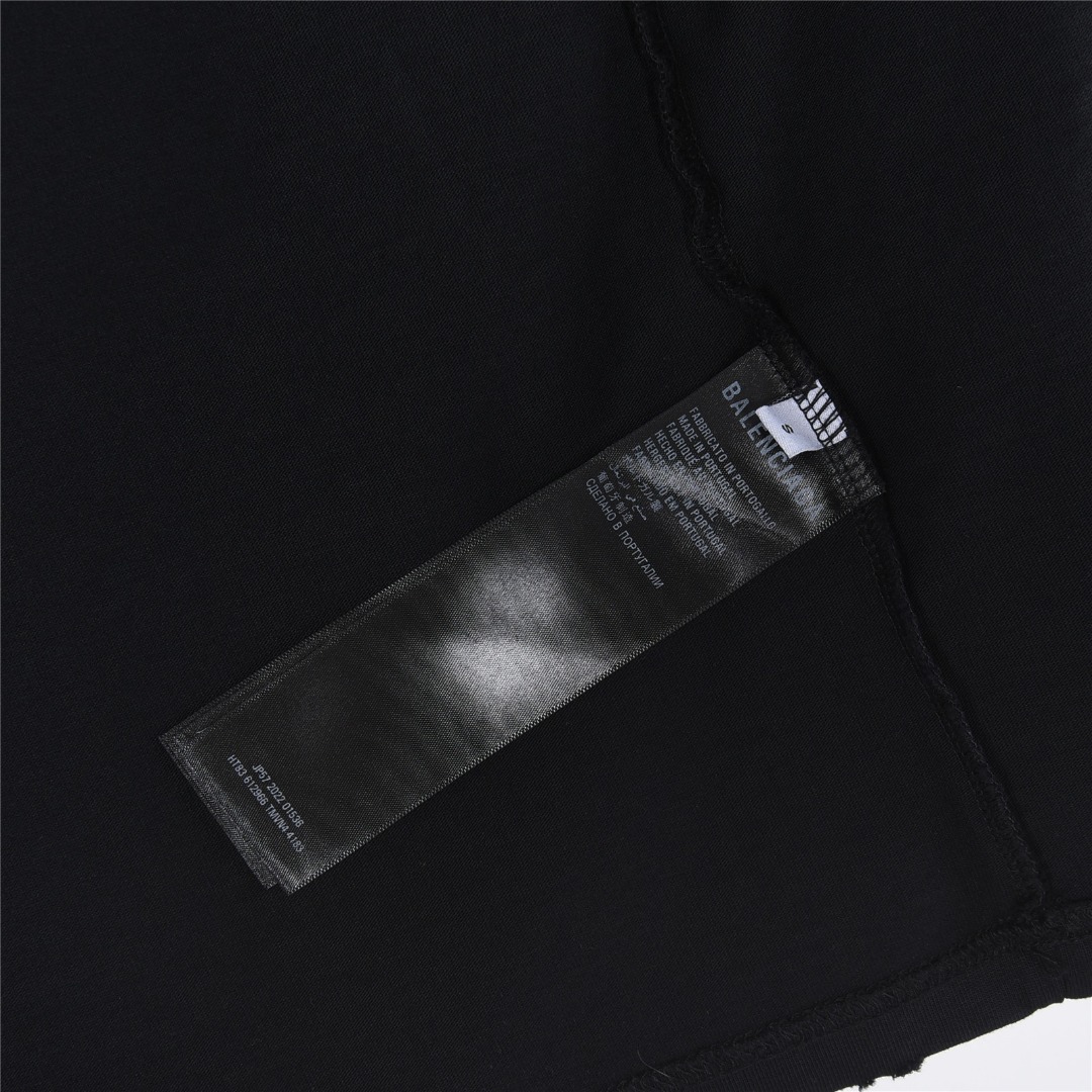 Balenciaga/巴黎世家 锁扣字母涂鸦印花破洞短袖T恤-莆田鞋,莆田鞋货源,高仿鞋,高仿鞋货源,安福档口,莆田高仿鞋,莆田鞋批发,高仿鞋批发,莆田高仿运动鞋,高仿运动鞋,莆田运动鞋 Balenciaga/巴黎世家 锁扣字母涂鸦印花破洞短袖T恤