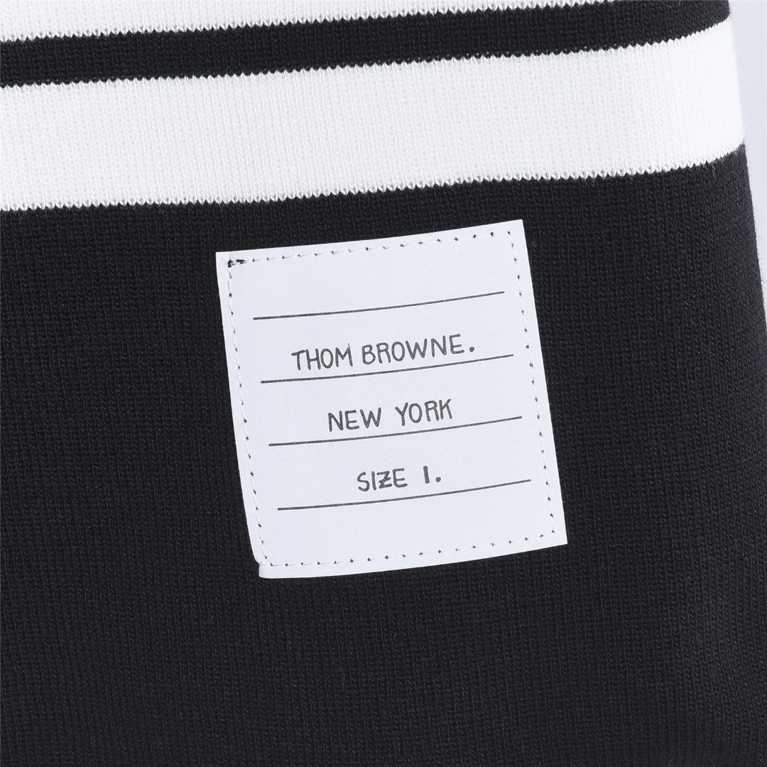 ThomBrowne/汤姆布朗 经典四条杠针织短裤-莆田鞋,莆田鞋货源,高仿鞋,高仿鞋货源,安福档口,莆田高仿鞋,莆田鞋批发,高仿鞋批发,莆田高仿运动鞋,高仿运动鞋,莆田运动鞋 ThomBrowne/汤姆布朗 经典四条杠针织短裤