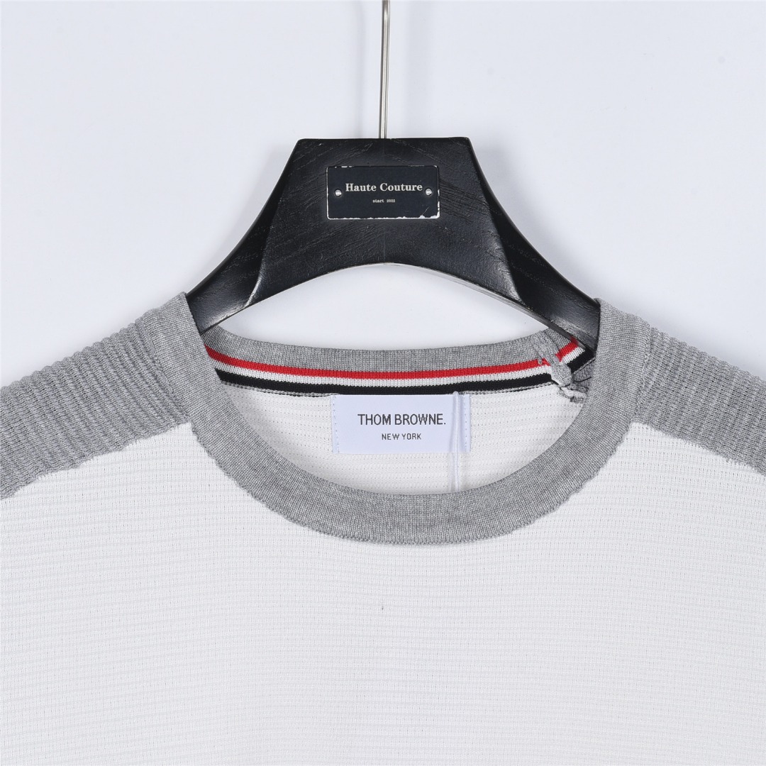 Thom Browne /汤姆布朗 水波纹华夫格针织短袖T恤-Top High Quatity Cheap Sneakers Fashion Clothing Clothes Bags handbags Shoes of all Brand wholesale With The best Quality And Beautiful Price from China Factory Chinese suppliers wholesaler seller Thom Browne /汤姆布朗 水波纹华夫格针织短袖T恤