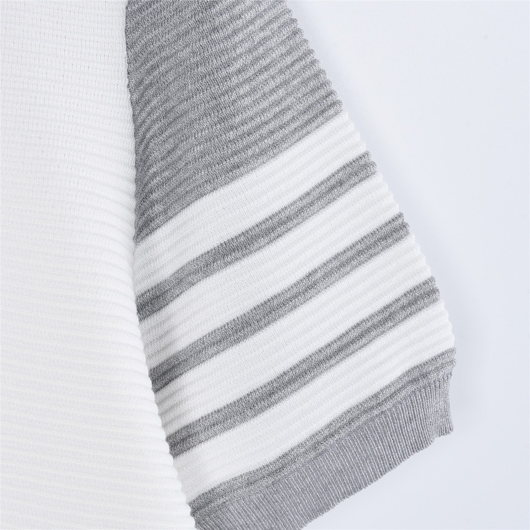Thom Browne /汤姆布朗 水波纹华夫格针织短袖T恤-Top High Quatity Cheap Sneakers Fashion Clothing Clothes Bags handbags Shoes of all Brand wholesale With The best Quality And Beautiful Price from China Factory Chinese suppliers wholesaler seller Thom Browne /汤姆布朗 水波纹华夫格针织短袖T恤