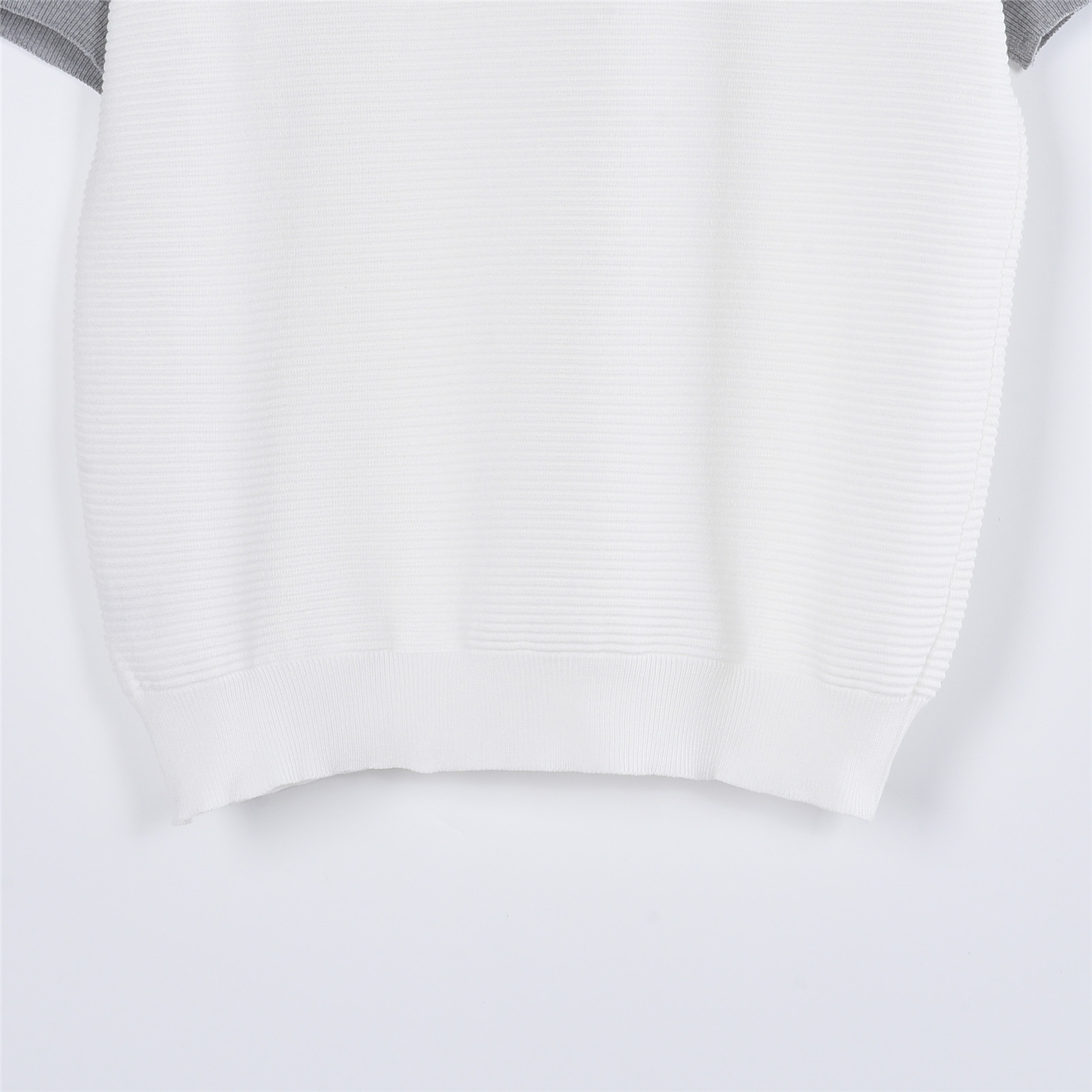 Thom Browne /汤姆布朗 水波纹华夫格针织短袖T恤-Top High Quatity Cheap Sneakers Fashion Clothing Clothes Bags handbags Shoes of all Brand wholesale With The best Quality And Beautiful Price from China Factory Chinese suppliers wholesaler seller Thom Browne /汤姆布朗 水波纹华夫格针织短袖T恤