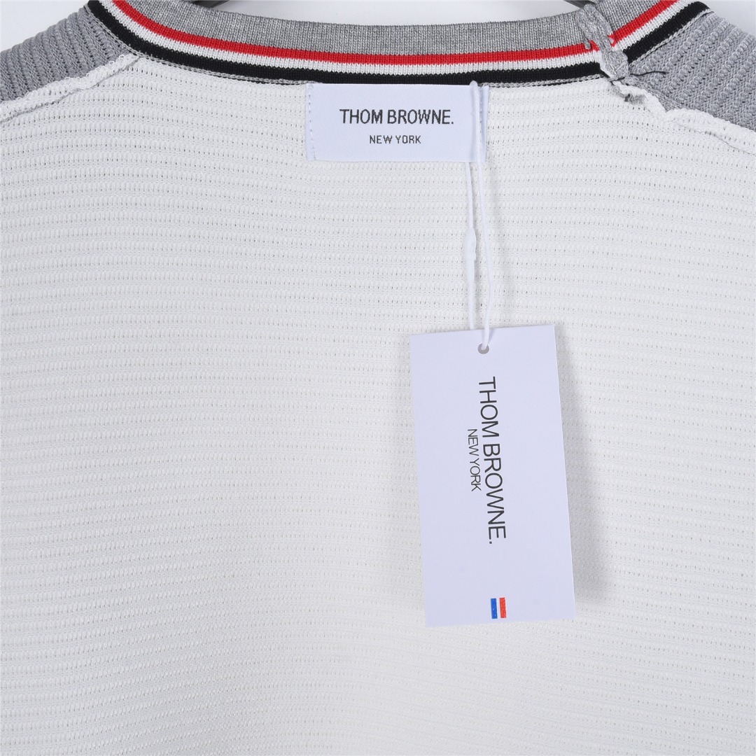 Thom Browne /汤姆布朗 水波纹华夫格针织短袖T恤-Top High Quatity Cheap Sneakers Fashion Clothing Clothes Bags handbags Shoes of all Brand wholesale With The best Quality And Beautiful Price from China Factory Chinese suppliers wholesaler seller Thom Browne /汤姆布朗 水波纹华夫格针织短袖T恤