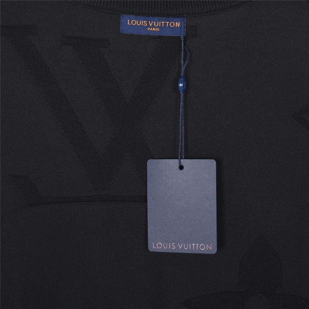 Louis Vuitton/路易威登 暗纹老花提花针织短袖T恤-Chinese UA Cheap High Quatity Brand Clothes Bags handbags Sneakers wholesale wholesaler seller from China Factory suppliers Fashion Clothing Shoes best Quality Beautiful Price Louis Vuitton/路易威登 暗纹老花提花针织短袖T恤
