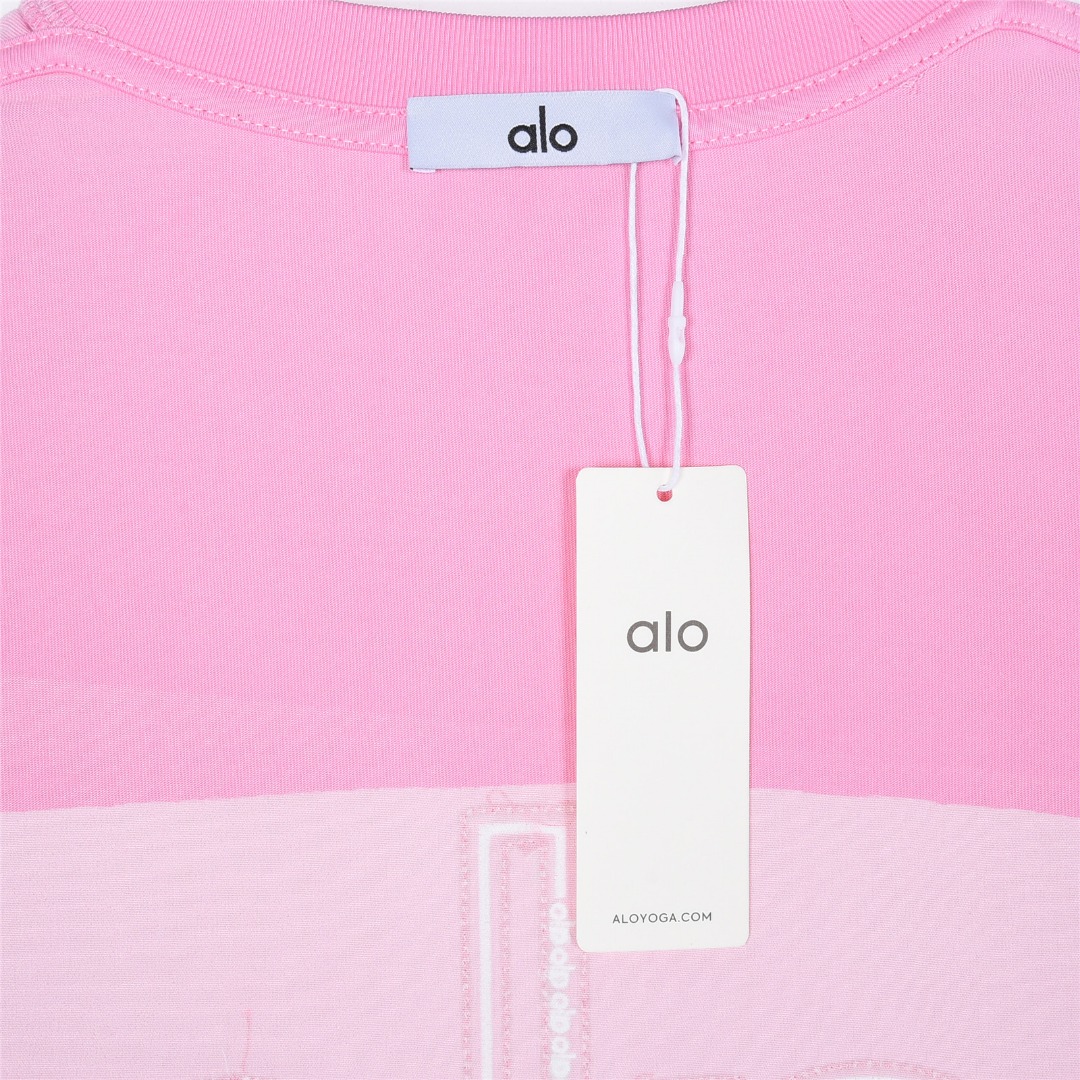 ALO 背后logo刺绣短袖T恤 胸前品牌logo采用刺绣工艺 黑色 白色 蓝色 粉色-莆田鞋,莆田鞋货源,高仿鞋,高仿鞋货源,安福档口,莆田高仿鞋,莆田鞋批发,高仿鞋批发,莆田高仿运动鞋,高仿运动鞋,莆田运动鞋 ALO 背后logo刺绣短袖T恤 胸前品牌logo采用刺绣工艺 黑色 白色 蓝色 粉色