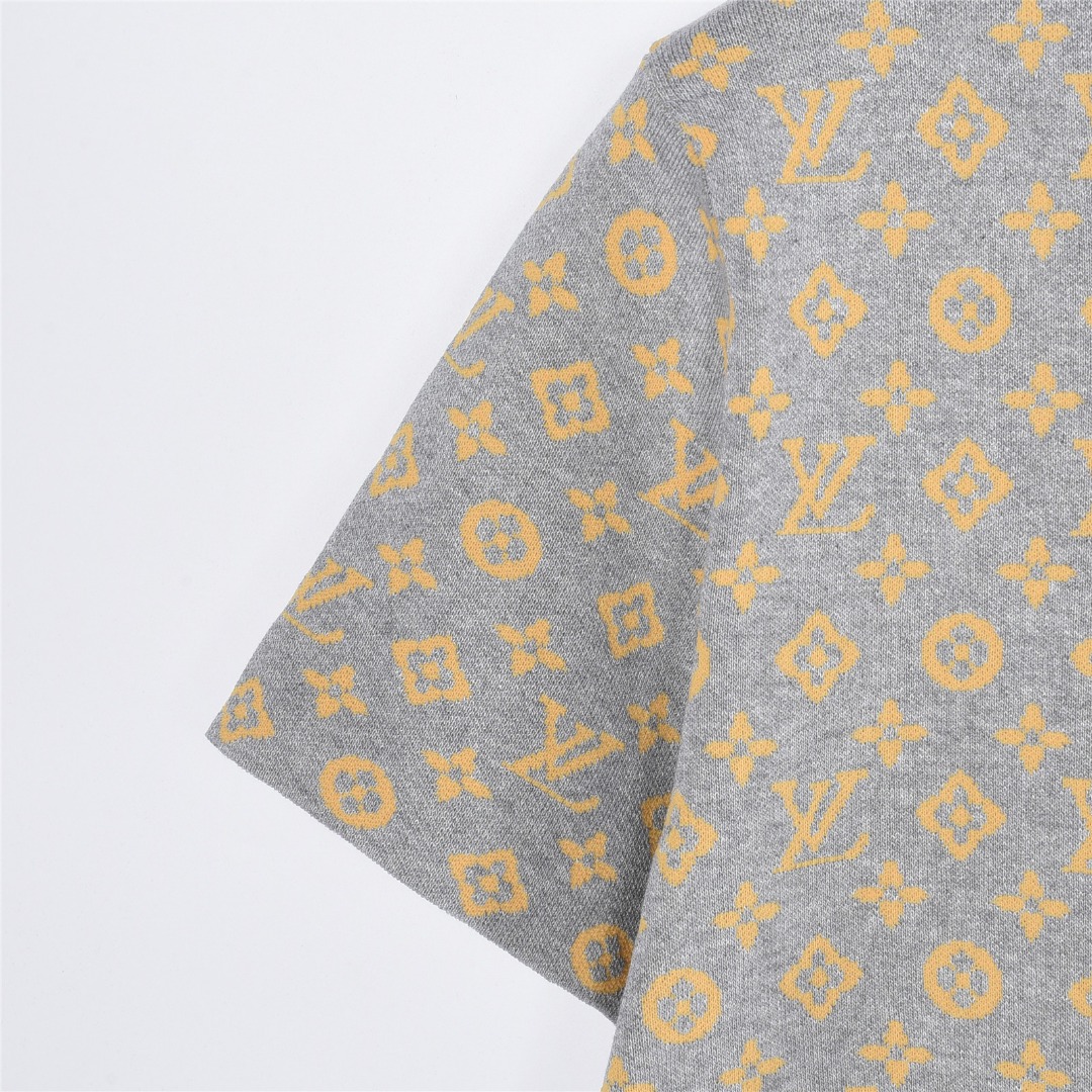 Louis Vuitton/路易威登 满印老花提花针织短袖T恤-Chinese UA Cheap High Quatity Brand Clothes Bags handbags Sneakers wholesale wholesaler seller from China Factory suppliers Fashion Clothing Shoes best Quality Beautiful Price Louis Vuitton/路易威登 满印老花提花针织短袖T恤