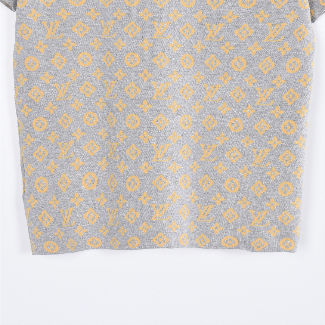 Louis Vuitton/路易威登 满印老花提花针织短袖T恤-Chinese UA Cheap High Quatity Brand Clothes Bags handbags Sneakers wholesale wholesaler seller from China Factory suppliers Fashion Clothing Shoes best Quality Beautiful Price Louis Vuitton/路易威登 满印老花提花针织短袖T恤