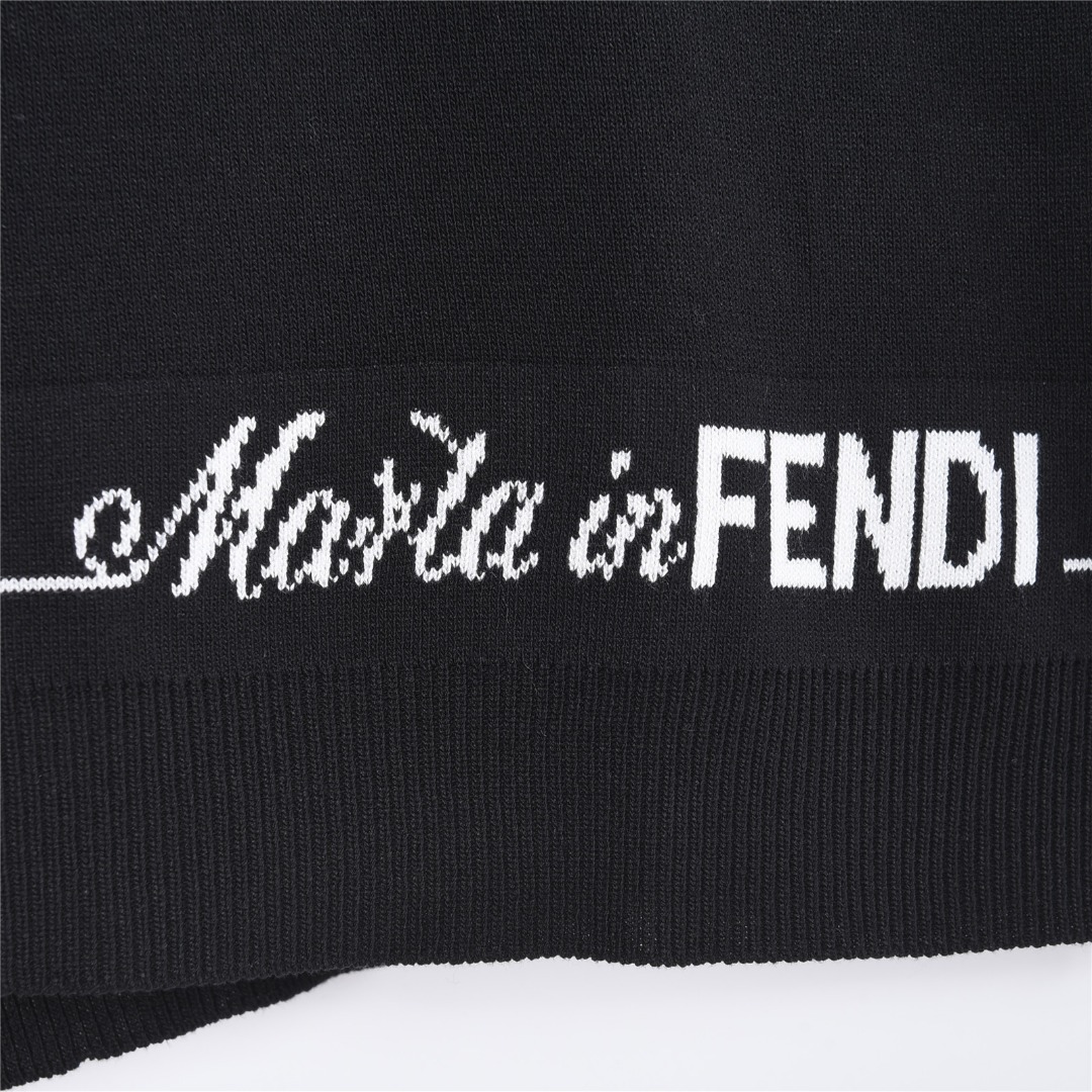 Fendi/芬迪 下摆字母签名虚线条提花针织短袖T恤-莆田鞋,莆田鞋货源,高仿鞋,高仿鞋货源,安福档口,莆田高仿鞋,莆田鞋批发,高仿鞋批发,莆田高仿运动鞋,高仿运动鞋,莆田运动鞋 Fendi/芬迪 下摆字母签名虚线条提花针织短袖T恤