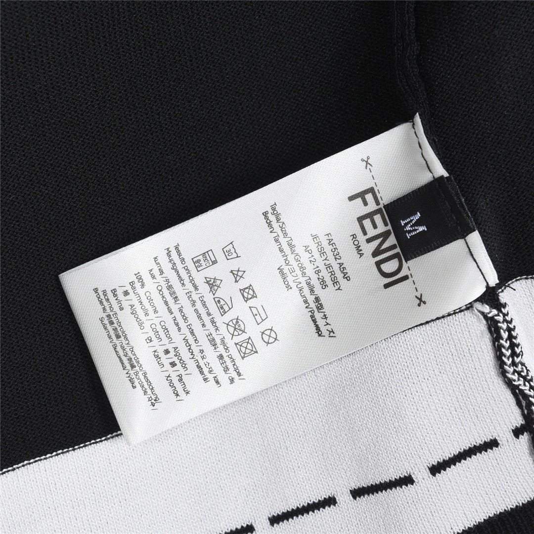 Fendi/芬迪 下摆字母签名虚线条提花针织短袖T恤-莆田鞋,莆田鞋货源,高仿鞋,高仿鞋货源,安福档口,莆田高仿鞋,莆田鞋批发,高仿鞋批发,莆田高仿运动鞋,高仿运动鞋,莆田运动鞋 Fendi/芬迪 下摆字母签名虚线条提花针织短袖T恤
