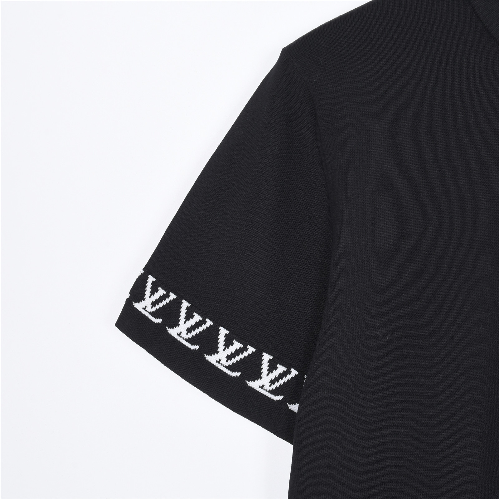 Louis Vuitton路易威登 袖口logo及小字母提花针织短袖T恤-Top High Quatity Cheap Sneakers Fashion Clothing Clothes Bags handbags Shoes of all Brand wholesale With The best Quality And Beautiful Price from China Factory Chinese suppliers wholesaler seller Louis Vuitton路易威登 袖口logo及小字母提花针织短袖T恤