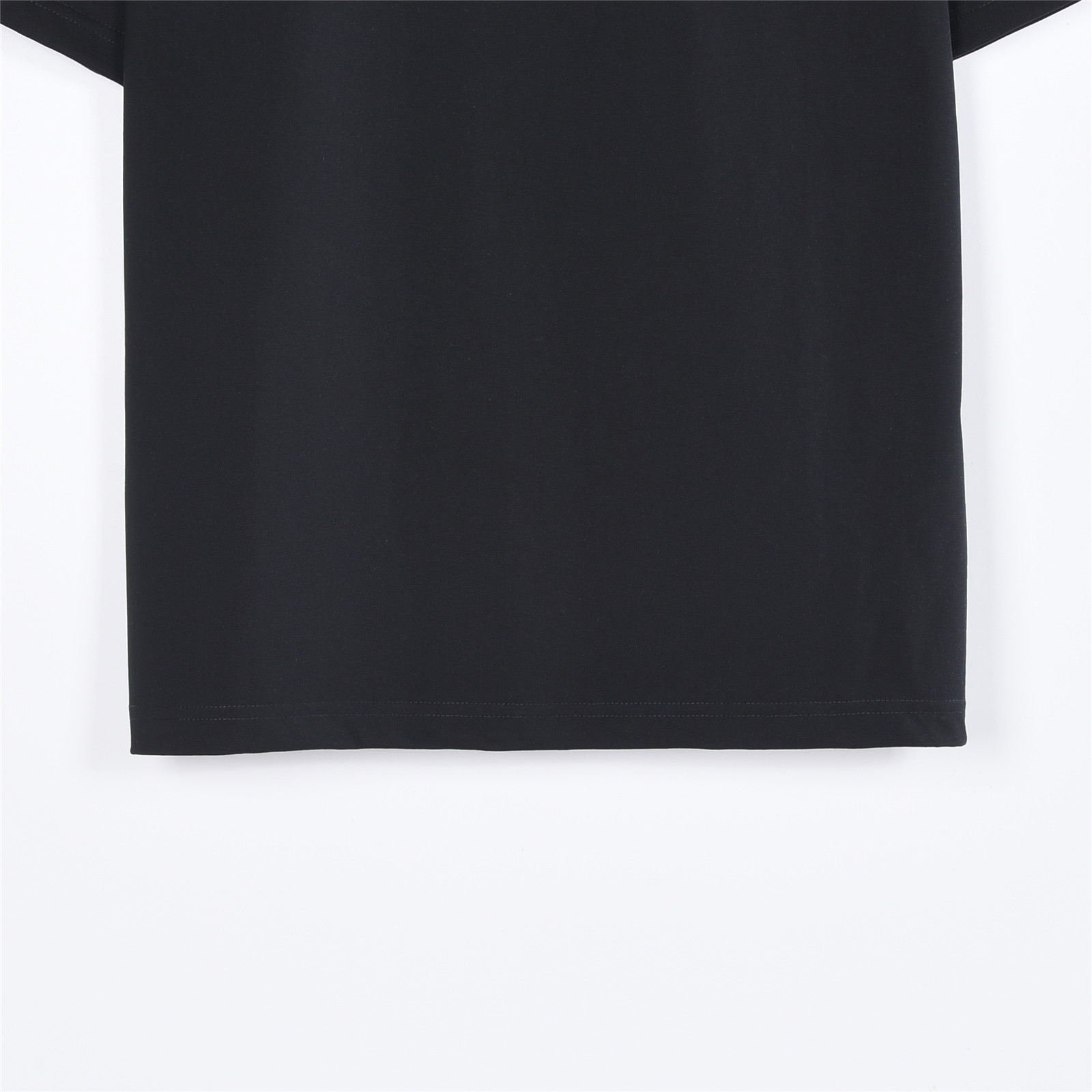 PRADA/普拉达 金属三角标及后背压花logo短袖T恤-Chinese UA Cheap High Quatity Brand Clothes Bags handbags Sneakers wholesale wholesaler seller from China Factory suppliers Fashion Clothing Shoes best Quality Beautiful Price PRADA/普拉达 金属三角标及后背压花logo短袖T恤