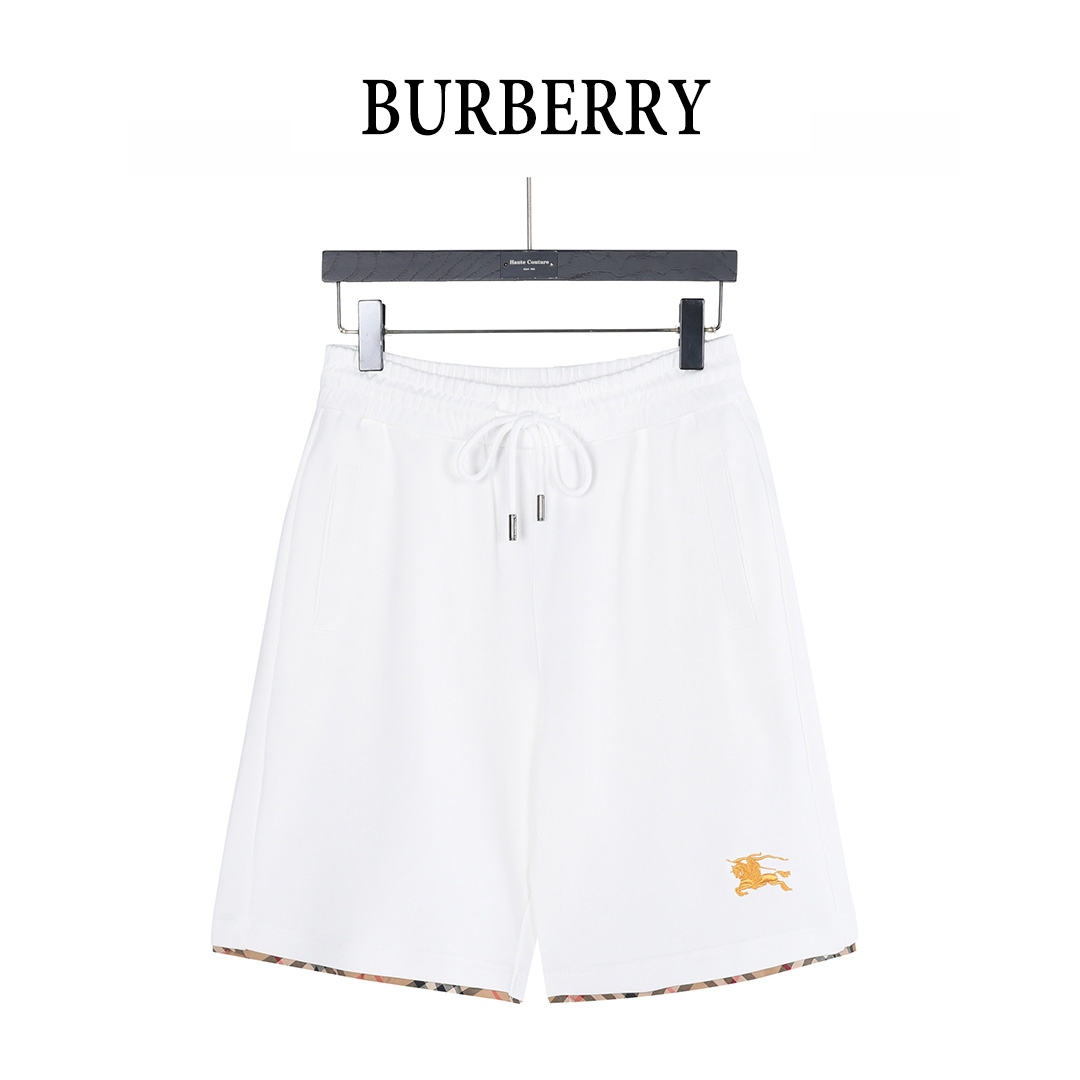(支持放店) Burberry/巴宝莉 格纹饰边战马刺绣套装短裤 面料采用400g纯棉毛圈面料,订染颜色后整蚀毛处理, 对照原版做丝滑超柔处理,布面肌理股线清晰明显, 裤腿下摆条纹拼接印花,金属三角标镶嵌 搭配运动鞋清新舒适 逛街约会都适合 叠穿打底就很有博主范儿了 低调有品位 网红明星同款 不挑年龄不挑身材不挑性别 超级亮眼 时尚感爆棚 手感非常舒服 质感超强 时尚又个性 超级百搭好看的一款 人手必备款! 搭配同款短袖更佳 颜色: 白色 黑色