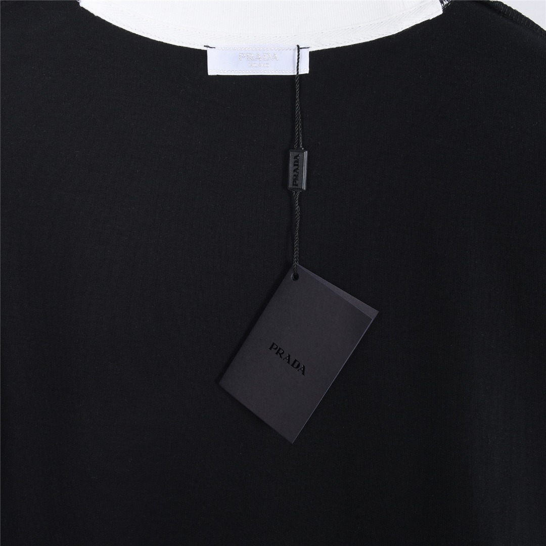 Prada/普拉达 假两件拼接三角标贴布短袖T恤-Top High Quatity Cheap Sneakers Fashion Clothing Clothes Bags handbags Shoes of all Brand wholesale With The best Quality And Beautiful Price from China Factory Chinese suppliers wholesaler seller Prada/普拉达 假两件拼接三角标贴布短袖T恤