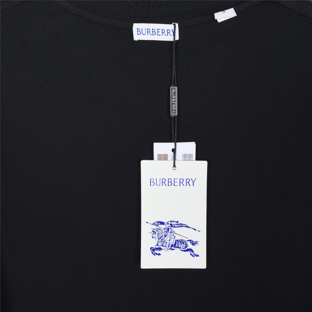 Burberry/巴宝莉 TB格纹方块字母浮雕压花短袖T恤 黑色 白色-Chinese UA Cheap High Quatity Brand Clothes Bags handbags Sneakers wholesale wholesaler seller from China Factory suppliers Fashion Clothing Shoes best Quality Beautiful Price Burberry/巴宝莉 TB格纹方块字母浮雕压花短袖T恤 黑色 白色