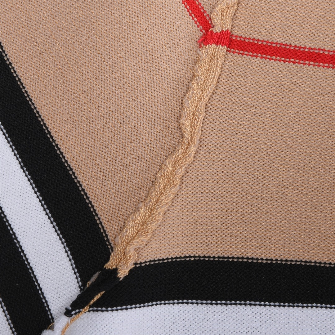 Burberry/巴宝莉 经典TB刺绣条纹针织短袖T恤 卡其 Burberry/巴宝莉 经典TB刺绣条纹针织短袖T恤 卡其