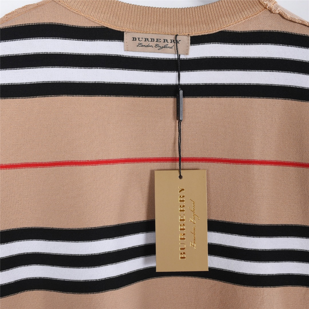 Burberry/巴宝莉 经典TB刺绣条纹针织短袖T恤 卡其 Burberry/巴宝莉 经典TB刺绣条纹针织短袖T恤 卡其
