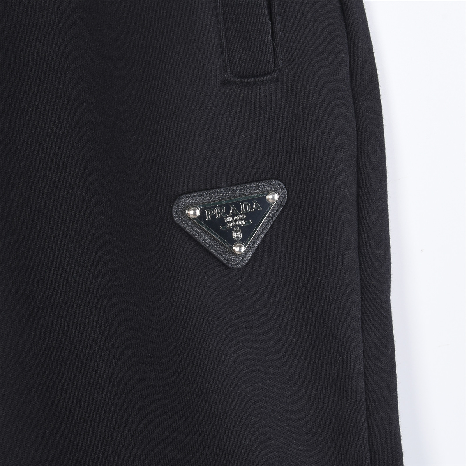 Prada/普拉达 金属三角标镶嵌短裤 Prada/普拉达 金属三角标镶嵌短裤