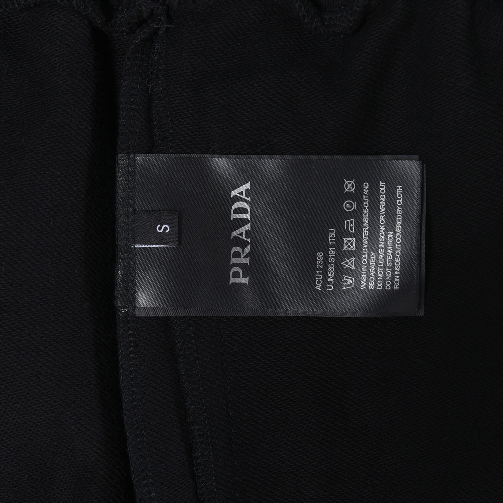 Prada/普拉达 金属三角标镶嵌短裤 Prada/普拉达 金属三角标镶嵌短裤