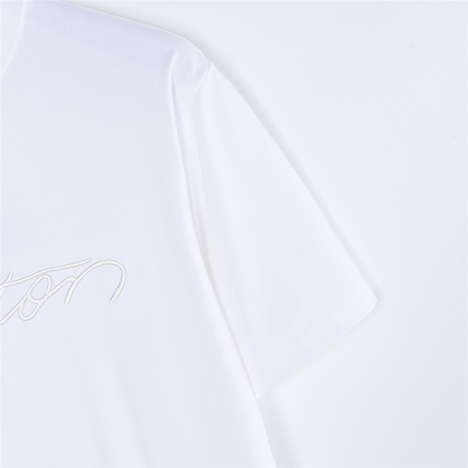 Louis Vuitton路易威登 暗纹立体签名刺绣短袖T恤-Top High Quatity Cheap Sneakers Fashion Clothing Clothes Bags handbags Shoes of all Brand wholesale With The best Quality And Beautiful Price from China Factory Chinese suppliers wholesaler seller Louis Vuitton路易威登 暗纹立体签名刺绣短袖T恤