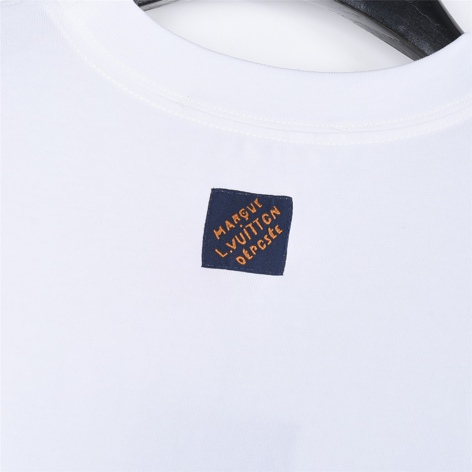 Louis Vuitton路易威登 暗纹立体签名刺绣短袖T恤-Top High Quatity Cheap Sneakers Fashion Clothing Clothes Bags handbags Shoes of all Brand wholesale With The best Quality And Beautiful Price from China Factory Chinese suppliers wholesaler seller Louis Vuitton路易威登 暗纹立体签名刺绣短袖T恤