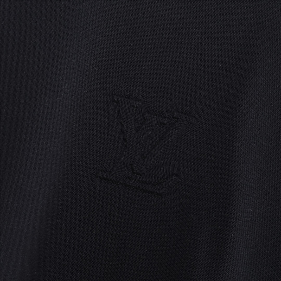 Louis Vuitton/路易威登 立体浮雕压花logo短袖T恤 白色 黑色-莆田鞋,莆田鞋货源,高仿鞋,高仿鞋货源,安福档口,莆田高仿鞋,莆田鞋批发,高仿鞋批发,莆田高仿运动鞋,高仿运动鞋,莆田运动鞋 Louis Vuitton/路易威登 立体浮雕压花logo短袖T恤 白色 黑色