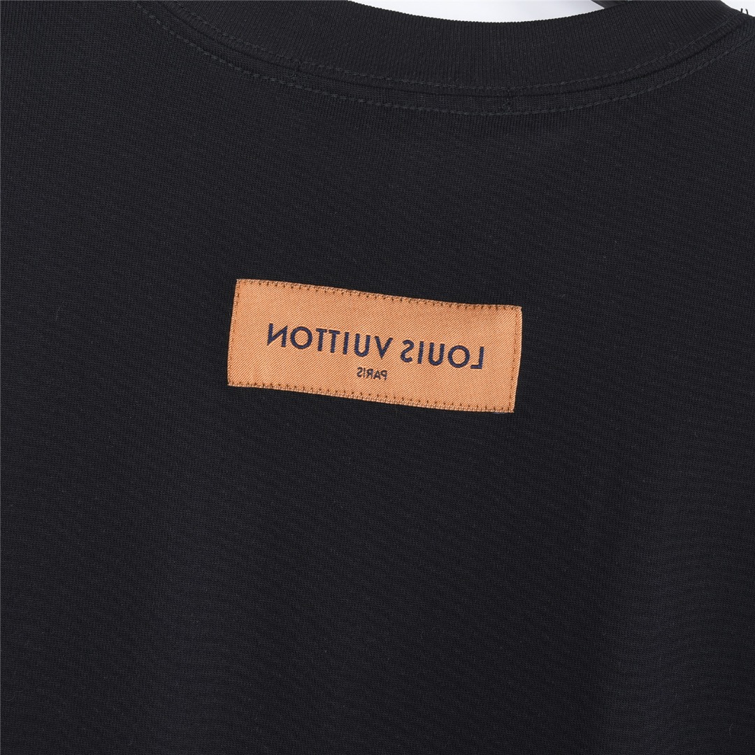 Louis Vuitton/路易威登 立体浮雕压花logo短袖T恤 白色 黑色-莆田鞋,莆田鞋货源,高仿鞋,高仿鞋货源,安福档口,莆田高仿鞋,莆田鞋批发,高仿鞋批发,莆田高仿运动鞋,高仿运动鞋,莆田运动鞋 Louis Vuitton/路易威登 立体浮雕压花logo短袖T恤 白色 黑色