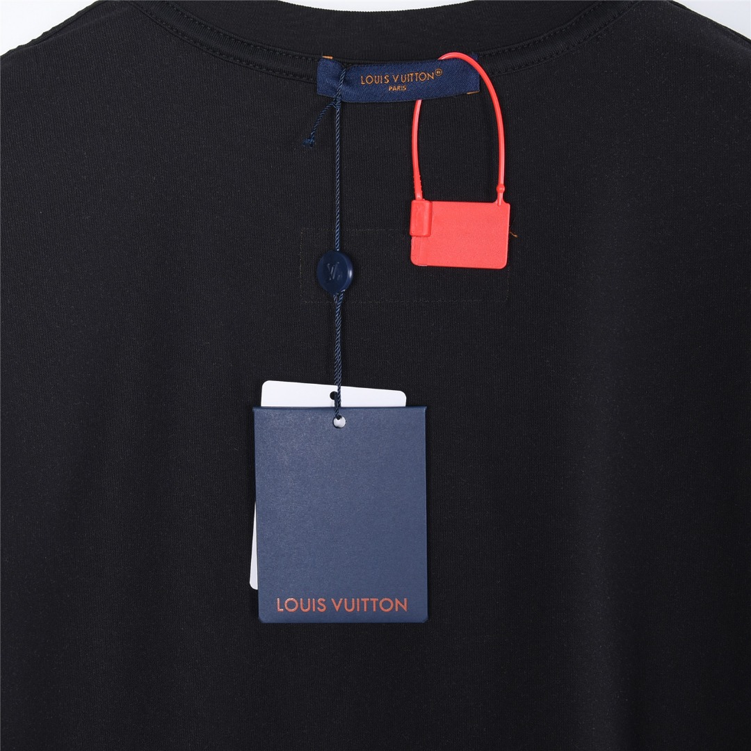 Louis Vuitton/路易威登 立体浮雕压花logo短袖T恤 白色 黑色-莆田鞋,莆田鞋货源,高仿鞋,高仿鞋货源,安福档口,莆田高仿鞋,莆田鞋批发,高仿鞋批发,莆田高仿运动鞋,高仿运动鞋,莆田运动鞋 Louis Vuitton/路易威登 立体浮雕压花logo短袖T恤 白色 黑色