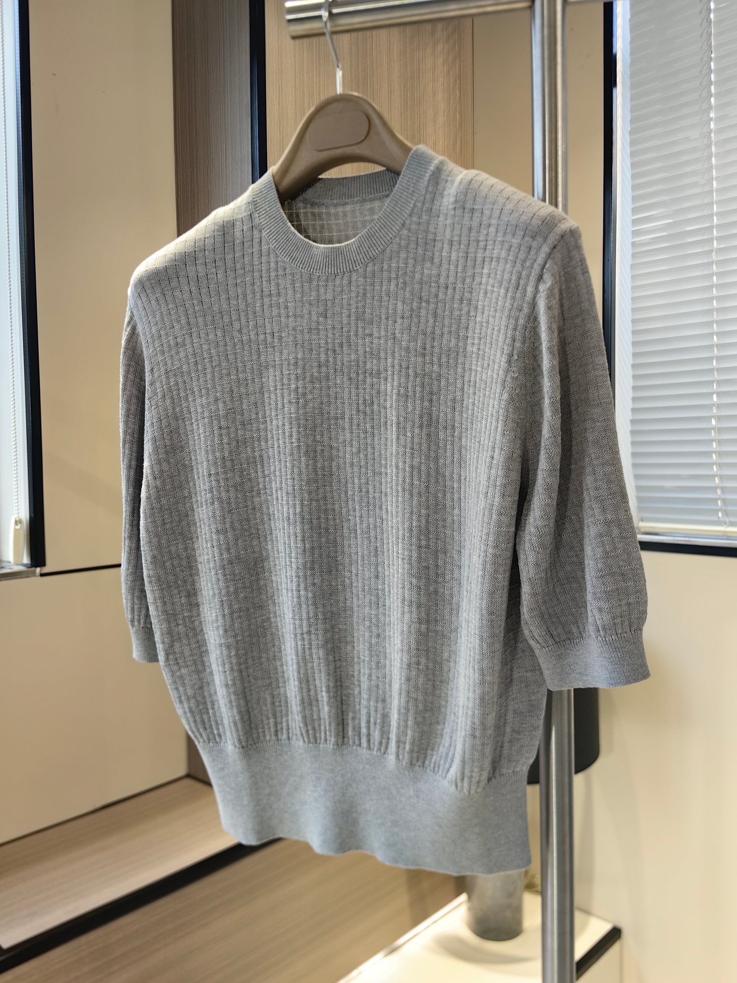 NO:331381,S-m-l 25 spring new product mulberry silk round neck knitted tops show their timeless and soft style. Fabric material 55 mulberry silk 45 cotton, alexander wang19860909码数s-m-l 25春季新品桑蚕丝圆领针织上衣 尽情彰显隽永柔美风范 面料材质55桑蚕丝45棉,,alexander wang,Women's clothing