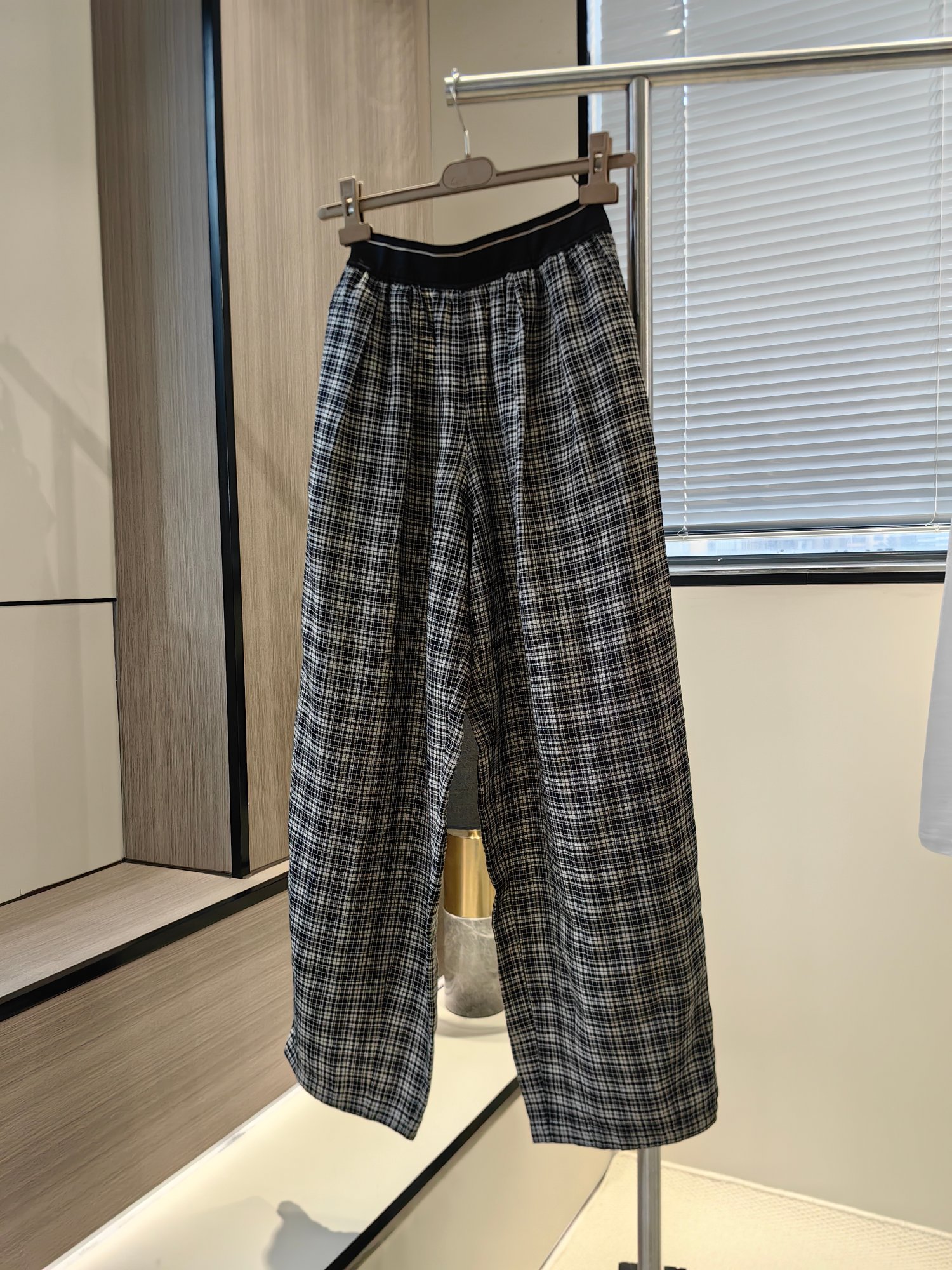 NO:331985,S-m Classic plaid pattern, matched with natural linen fabric. It is soft and bone-free, light and breathable, and does not sweat. It is comfortable and natural to wear. Classic plaid pattern, fashionable and casual on the upper body, creating effortless fashion.,,alexander wang19860909码数s-m 经典的格纹纹样,搭配自然的亚麻面料. 柔软有骨,轻盈透气不捂汗.穿着舒适又自然. 经典的格纹,上身穿着时髦又随性,打造不费力的时尚.,,alexander wang,Women's clothing