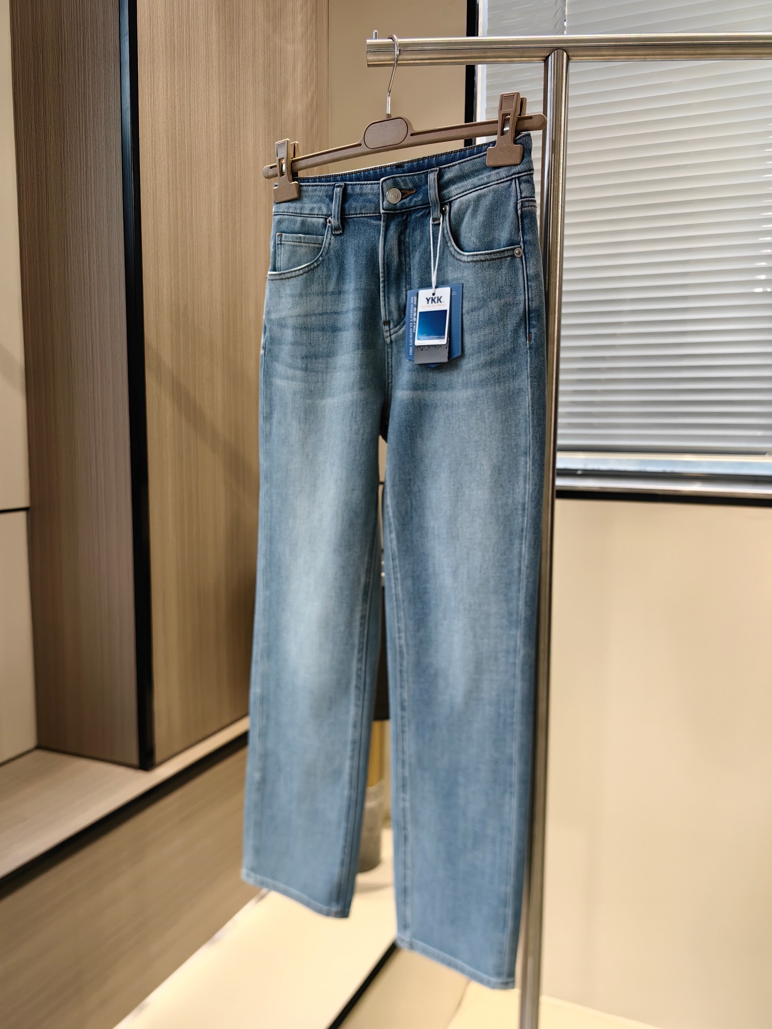 NO:327876,Nine-point luxury baguettes, size xs-s-m-l-xl, high-quality craftsmanship creates a slimming tool!  Nine-point small straight jeans, wear high-end slack feeling. This nine-point small straight jeans, with 