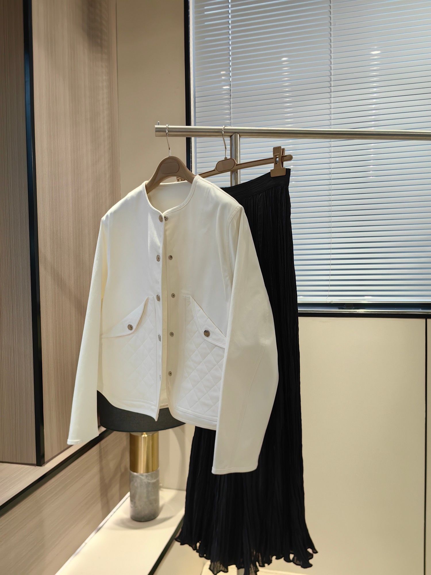 NO:327262,Simple and elegant tailoring, heavy diamond quilting shows exquisite and elegant, alexander wang19860909剪裁简洁大方,重工菱格纹绗缝尽显精致优雅,,alexander wang,Women's clothing