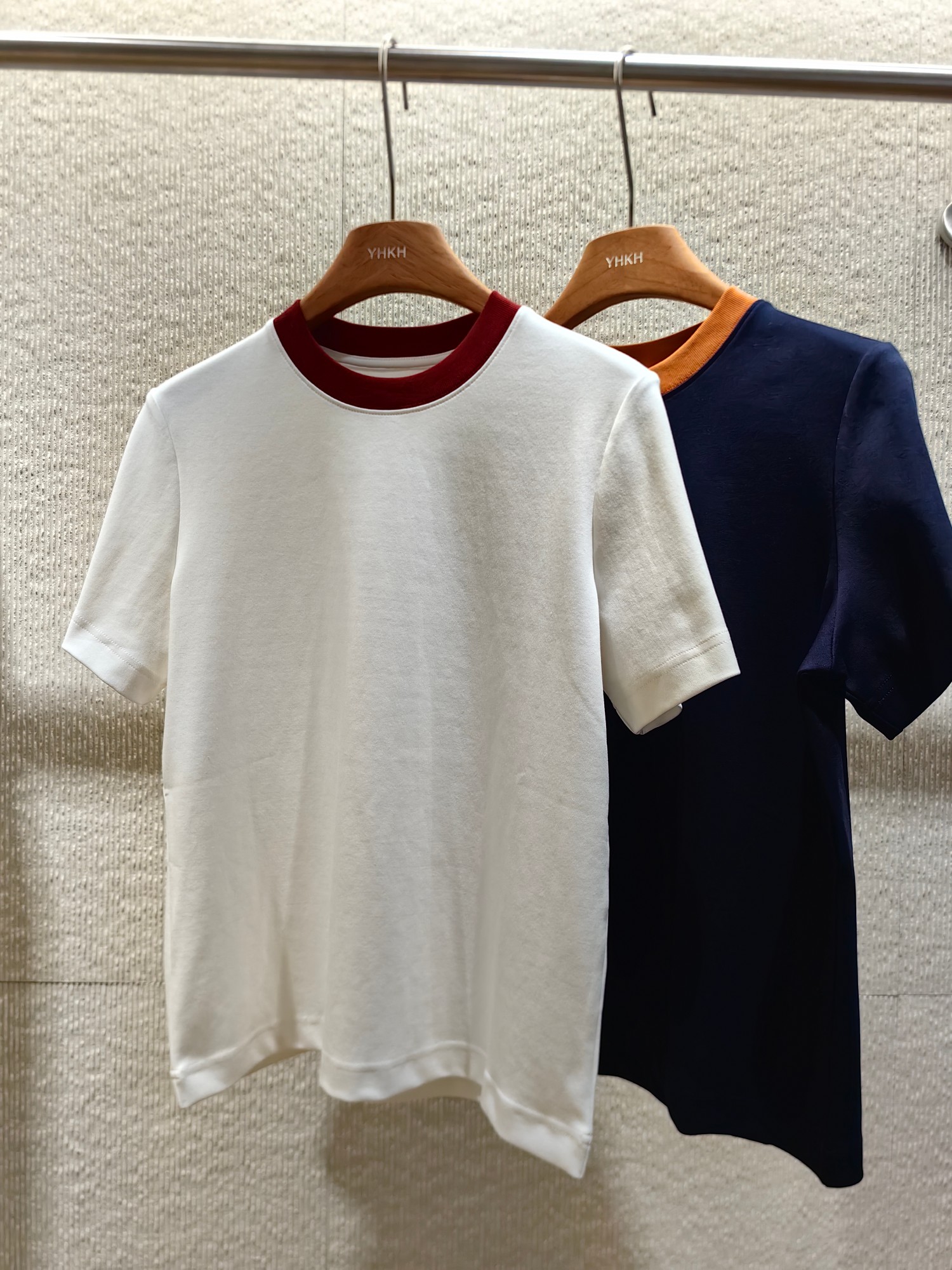 NO:331389,C*S women's T size s-m-l color navy/white standard version round neck short-sleeved T-shirt, new spring 2025, exclusive version, the most powerful short-sleeved, 280 grams of Akino double yarn double sided, the highest version on the market, cotton material, T-shirt,tees, t-shirt,alexander wang19860909C*S女装T 码数s-m-l 颜色藏青色/白色 标准版型圆领短袖T恤, 2025春季新品,独家版本,最牛短袖,280克秋野双纱双面,市面最高版本, 材质棉,,T-shirt,tees，t-shirt,alexander wang,Women's clothing