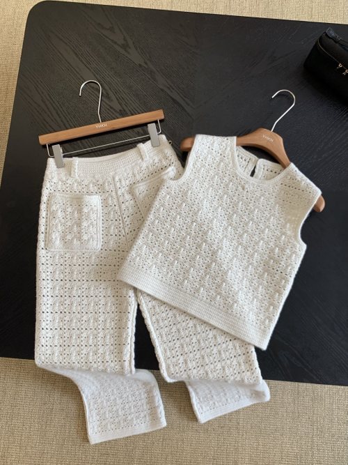 Handmade Crochet Set Fashionable Two-Piece Outfit For Women's 1 Handmade Crochet Set Fashionable Two-Piece Outfit For Women's