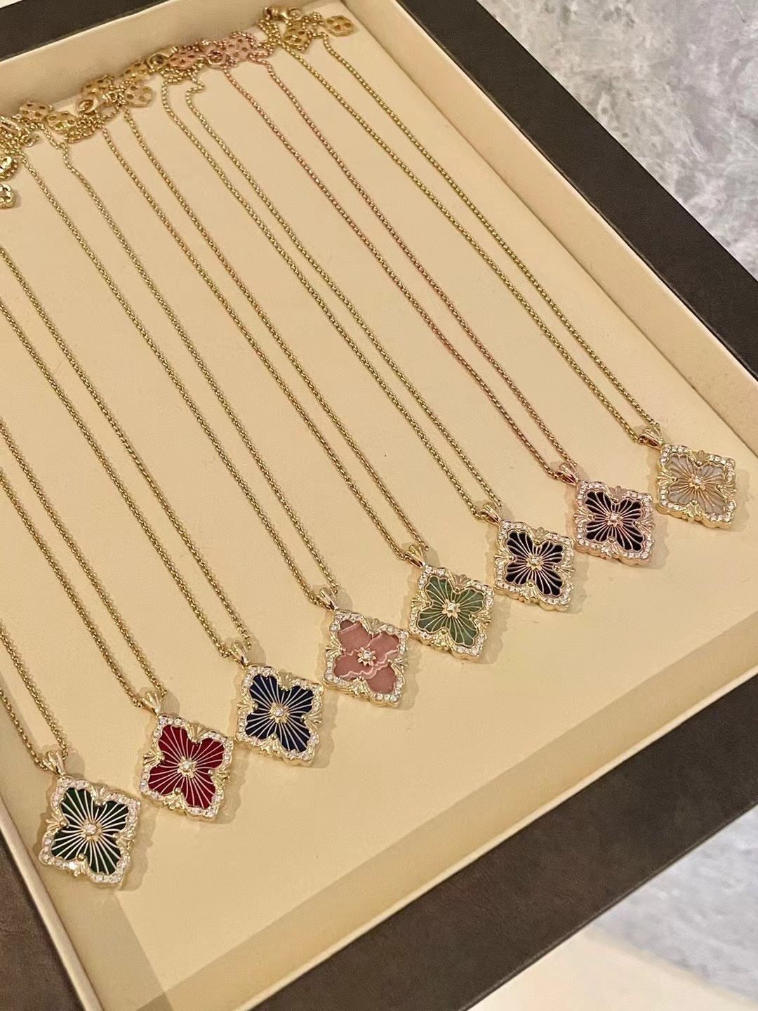 NO:103674,This series of diamond necklaces is really lovely!  All colors are very special, versatile~, Buchela, necklace19860909这个系列的菱形项链真的好爱！ 色泽都很特别 任意百搭～,布契拉,necklace,Jewelry