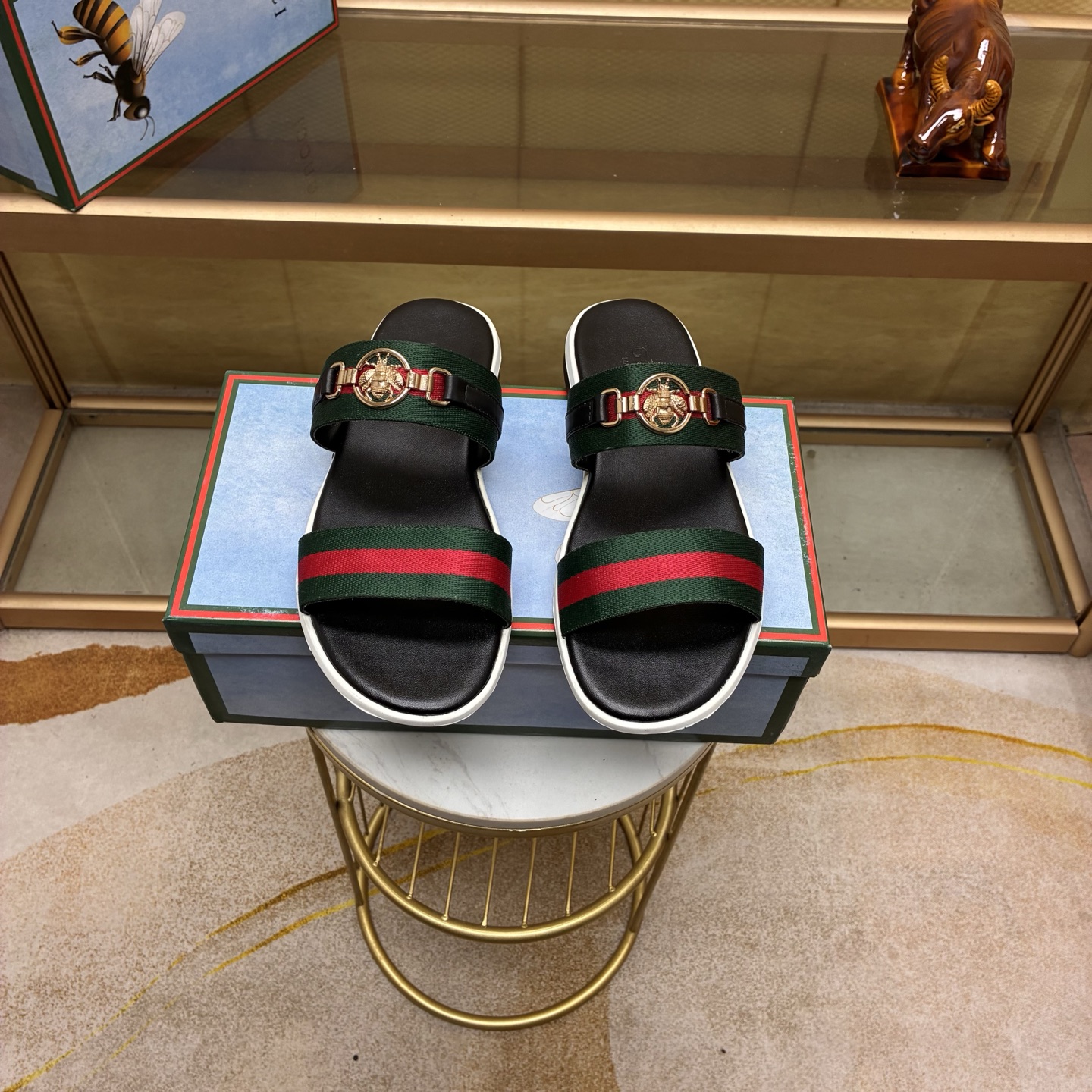 NO:782974,New model on the shelves Gucci's latest popular fashion slippers official website original 1:1 mold opening quality, fine workmanship and purely handmade, showing low-key luxury and high-end atmosphere, exquisite and delicate, calm and steady, comfortable to wear, versatile style, worth owning 38 to 45,, slippers19860909新款上架 古奇最新爆款时尚拖鞋官网原版1:1开模原单品质,做工精细纯手工制作,彰显低调奢华高端大气,精巧细腻沉着稳重,穿着舒适,百搭款式,值得拥有38一45,,slippers,Men's shoes
