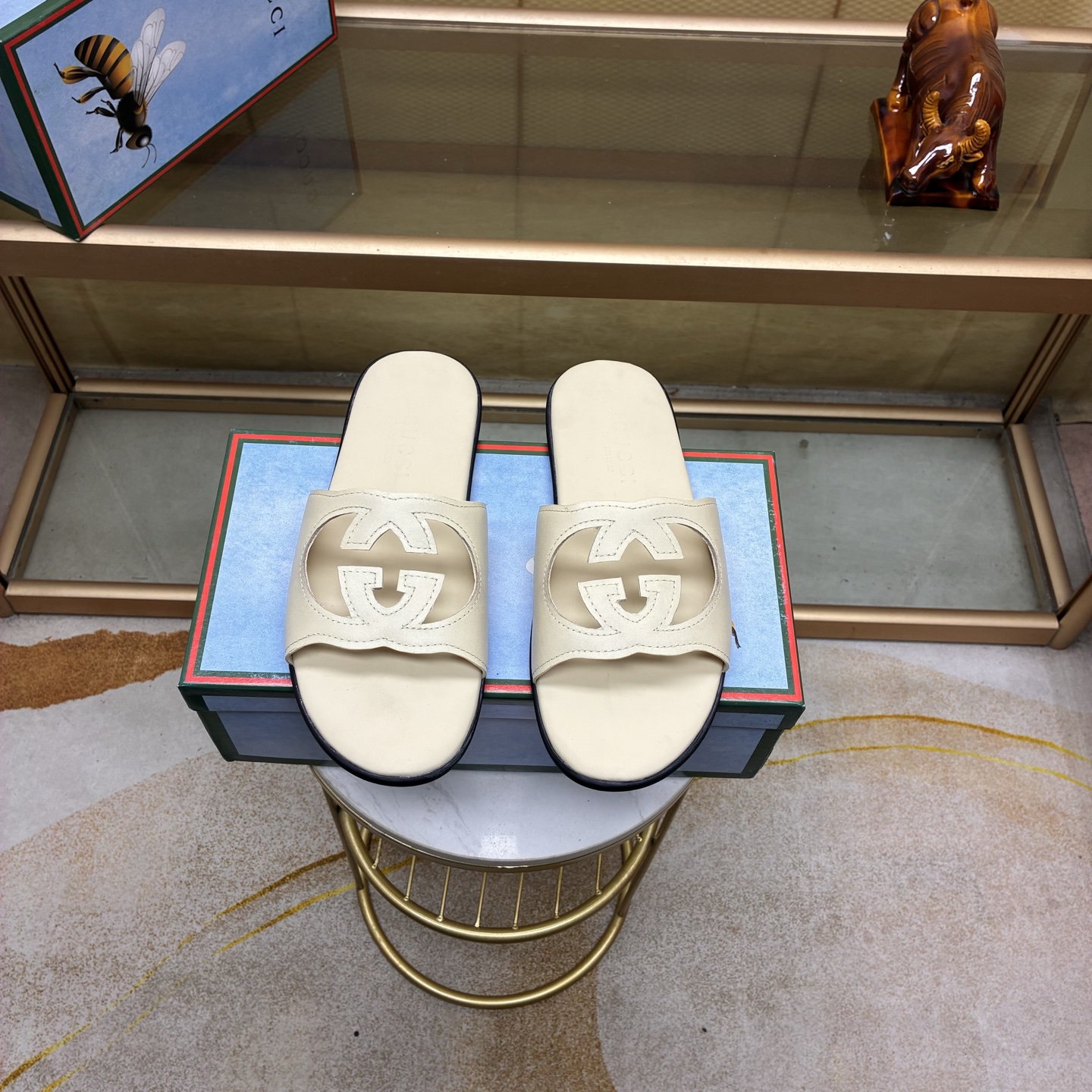 NO:782967,New model on the shelves. Gucci’s latest popular fashion slippers official website original 1:1 mold opening quality, fine workmanship and purely handmade, showing low-key luxury and high-end atmosphere, exquisite and delicate, calm and stable, comfortable to wear, versatile style, worth owning 38 to 45,, slippers19860909新款上架 .古奇最新爆款时尚拖鞋官网原版1:1开模原单品质,做工精细纯手工制作,彰显低调奢华高端大气,精巧细腻沉着稳重,穿着舒适,百搭款式,值得拥有38一45,,slippers,Men's shoes