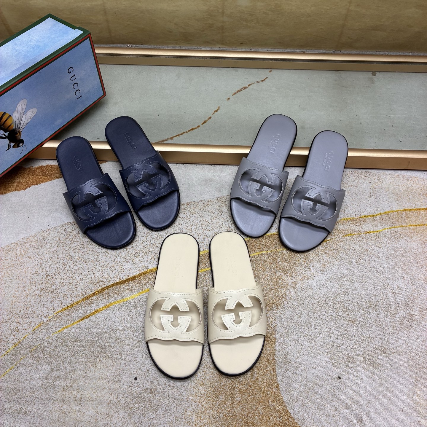 NO:782951,New model on the shelves. Gucci’s latest popular fashion slippers official website original 1:1 mold opening quality, fine workmanship and purely handmade, showing low-key luxury and high-end atmosphere, exquisite and delicate, calm and steady, comfortable to wear, versatile style, worth owning 38 to 45. Jinte,, slippers19860909新款上架 .古奇最新爆款时尚拖鞋官网原版1:1开模原单品质,做工精细纯手工制作,彰显低调奢华高端大气,精巧细腻沉着稳重,穿着舒适,百搭款式,值得拥有38一45.金特,,slippers,Men's shoes