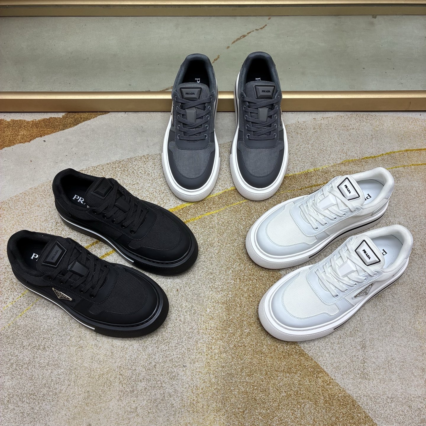 NO:886002,.巜PRADA》Prada's top men's purchasing agent's latest counter is on sale simultaneously, with high-quality original calfskin imported from Italy. Brand logo* (highlighting·high-end·nobility·grade·) and exquisite workmanship (imported from Italy  The soles are specially provided by the original factory, exclusive double-layer activities, TPR rubber, combined outsole; super comfortable, wear-resistant, non-slip, environmentally friendly, the real thing is more beautiful when photographed in person (high quality, single goods) code number 38 to 44 (.45 customized) Jingli, prada, prada, cowhide19860909.巜PRADA》普拉达顶级代购男士最新专柜同步发售,意大利进口优质原版小牛皮.品牌logo*(凸显·高端·贵气·档次·）做工考究（意大利进口 鞋底原厂特供原版底,独家双层活动·TPR橡胶·组合大底;超级·舒适·耐磨·防滑·环保,实物拍摄实物更漂亮（高品质·跟单货)码数38一44（.45定制）静丽,,prada,prada,cowhide,Men's shoes