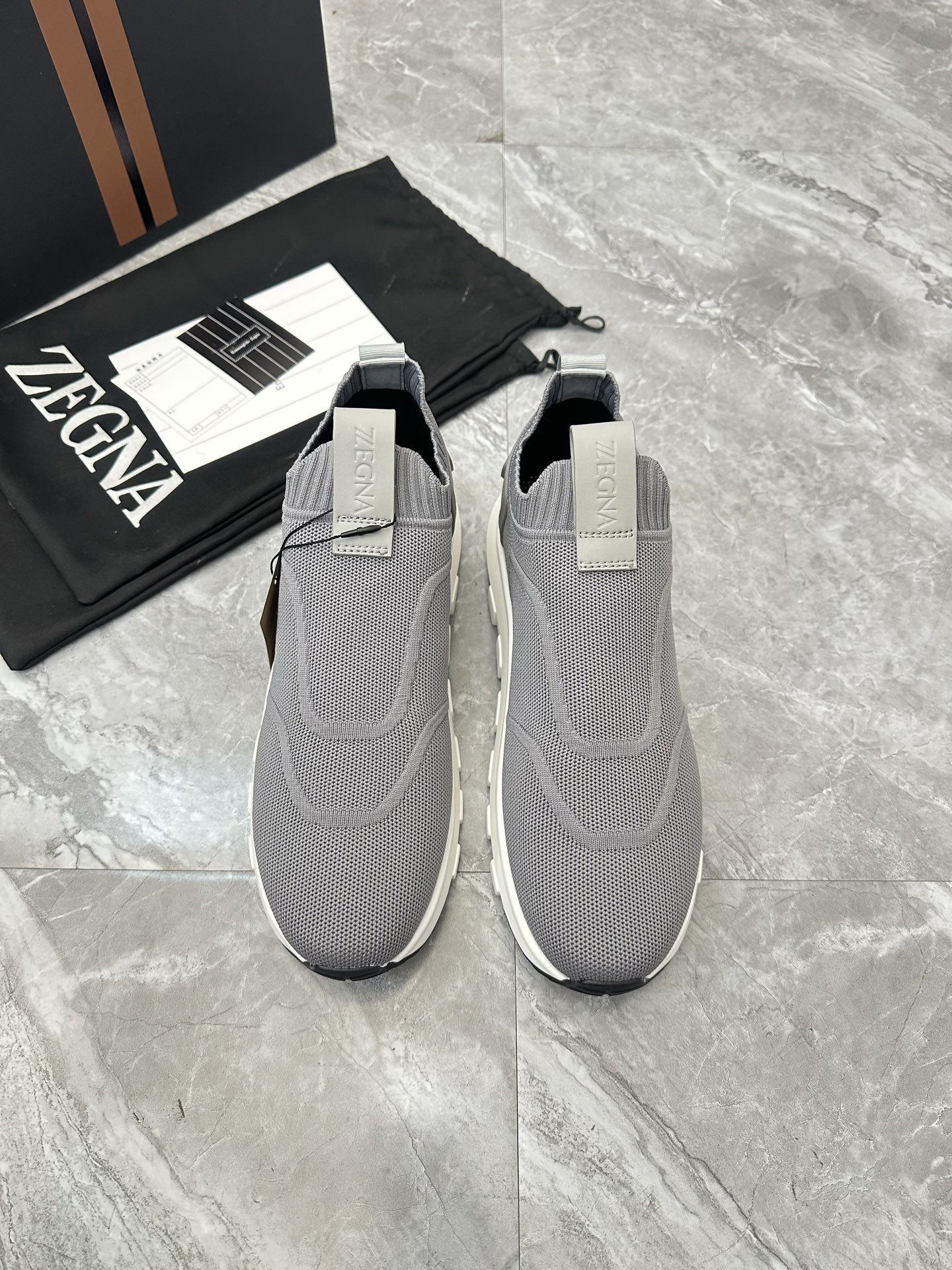 NO:280662,:Jenia New [Original Single Premium] Low-key and luxurious, simple and classic fashion design!  All spot Imported original fabric, private molded large sole, perfect and smooth stitching, uniform and coherent, fine craftsmanship, simple and easy to wear, soft enough to be comfortable, Standard code 38/44, (45,46,47 customized),,zegna19860909:杰尼亚New【原单精品】低调奢华于一体,简而经典的时尚设计！全现货 进口原版布料,私模大底,完美顺畅的车缝线 均匀连贯 工艺精细 套脚的设计简单易穿 柔软程度足以舒适 标准码 38/44,(45,46,47定做),,zegna,Men's shoes