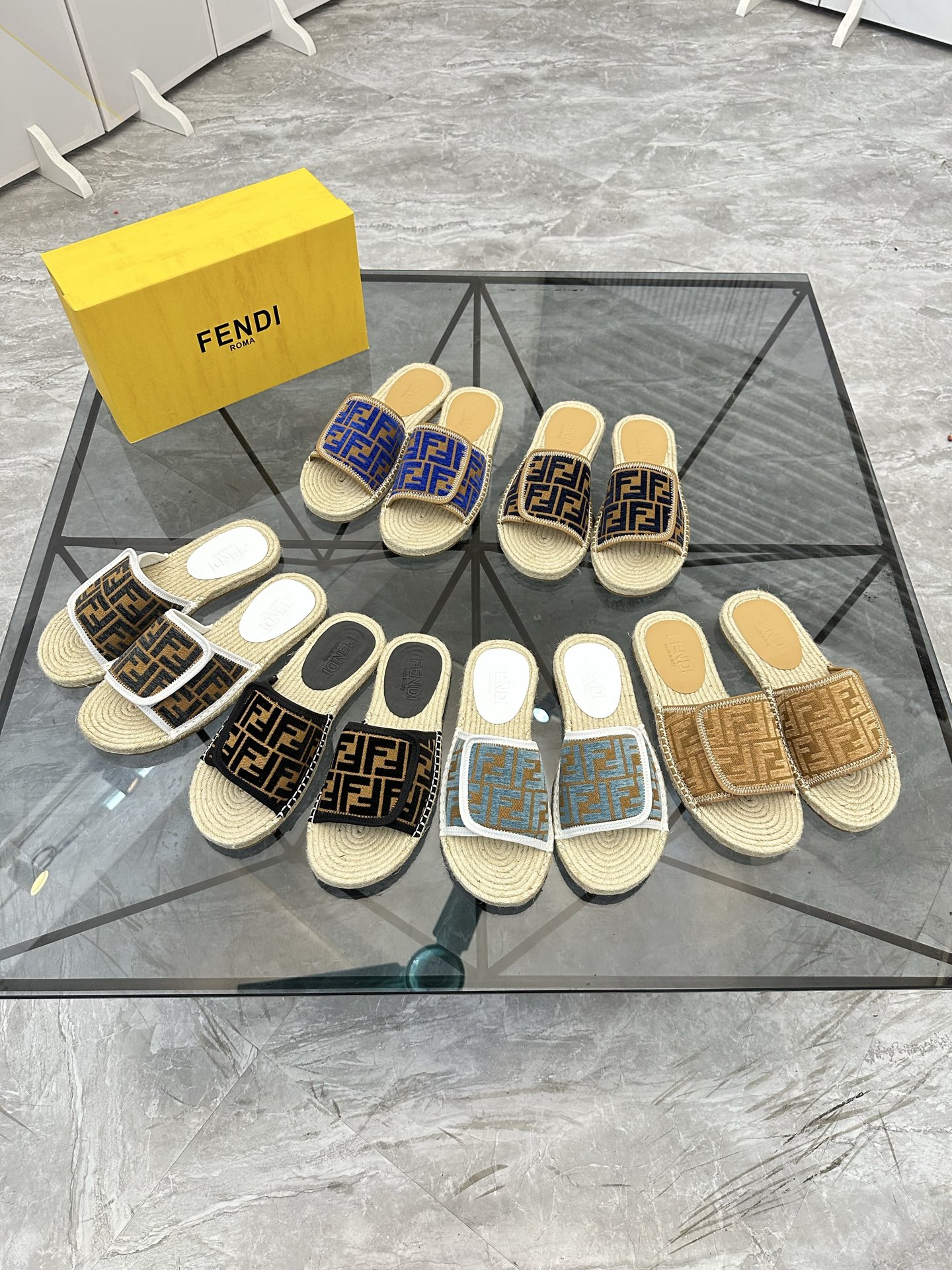 Precio de venta: P130 Marca: Fendi* zapatillasTalla: 38-44(37.45.46.47)Material: Superior material o