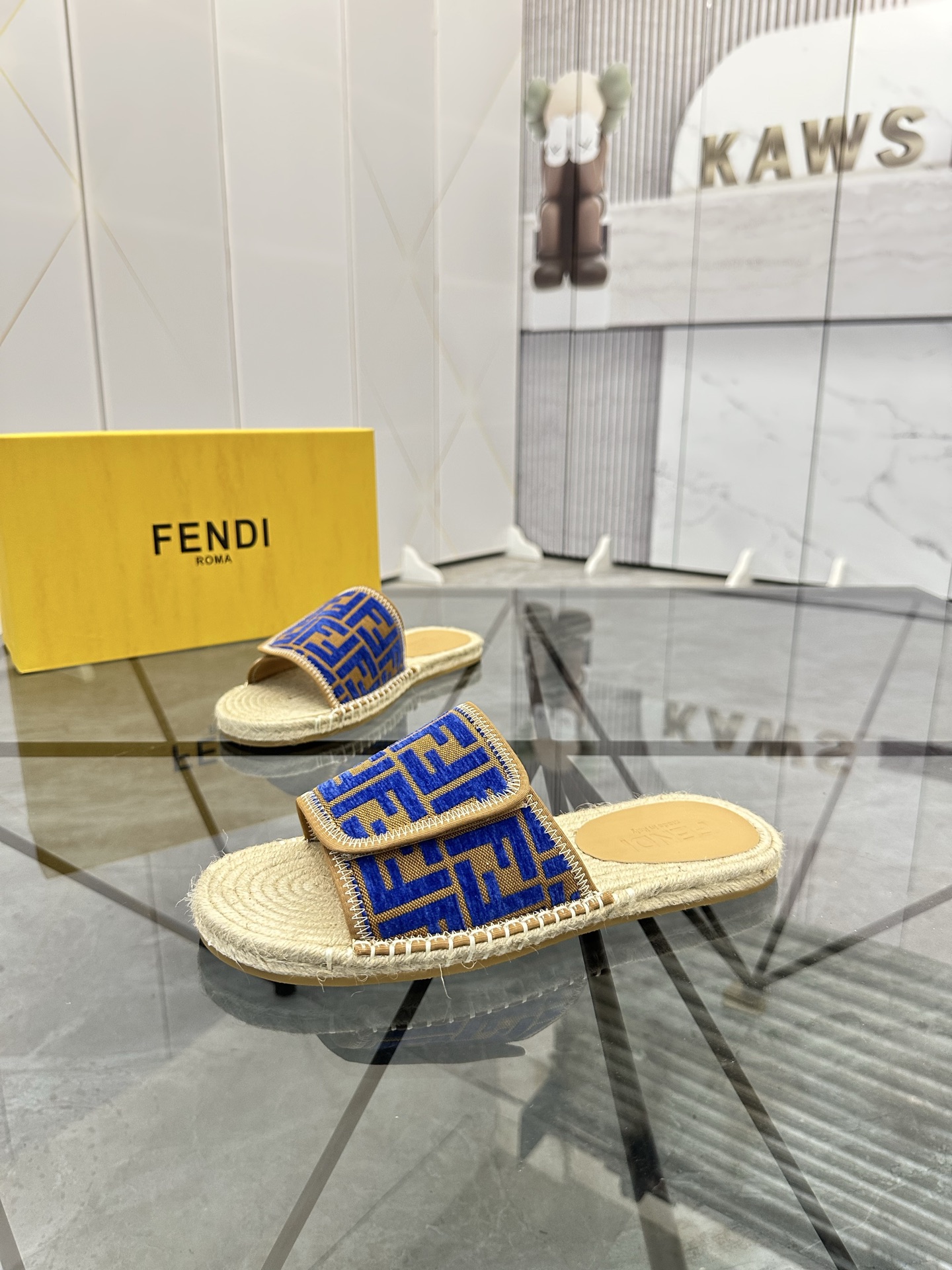 Precio de venta: P130 Marca: Fendi* zapatillasTalla: 38-44(37.45.46.47)Material: Superior material o