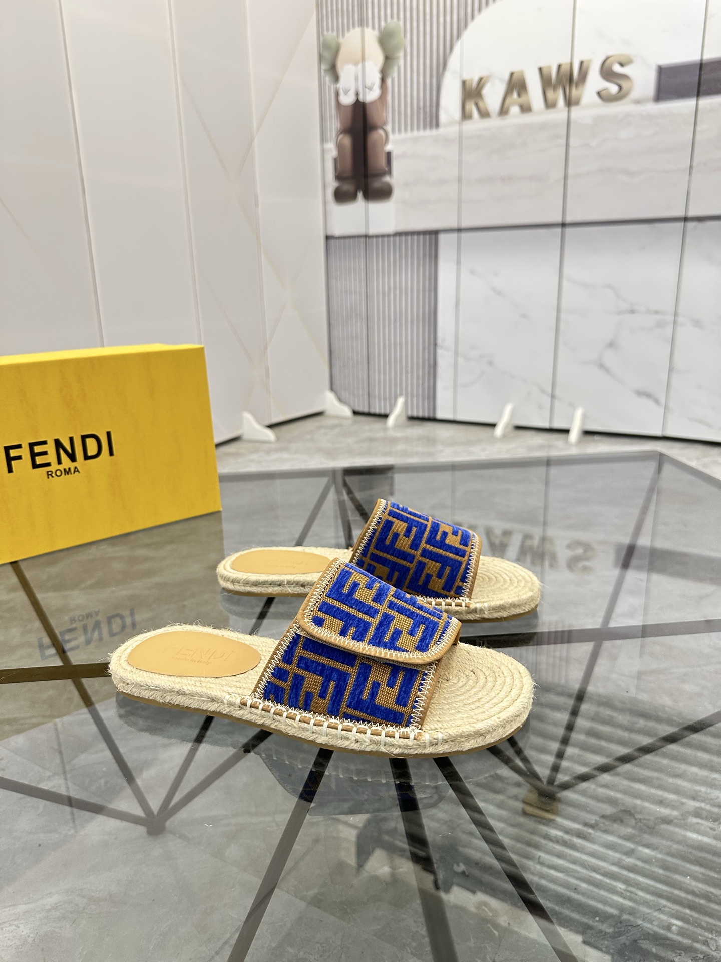 Precio de venta: P130 Marca: Fendi* zapatillasTalla: 38-44(37.45.46.47)Material: Superior material o