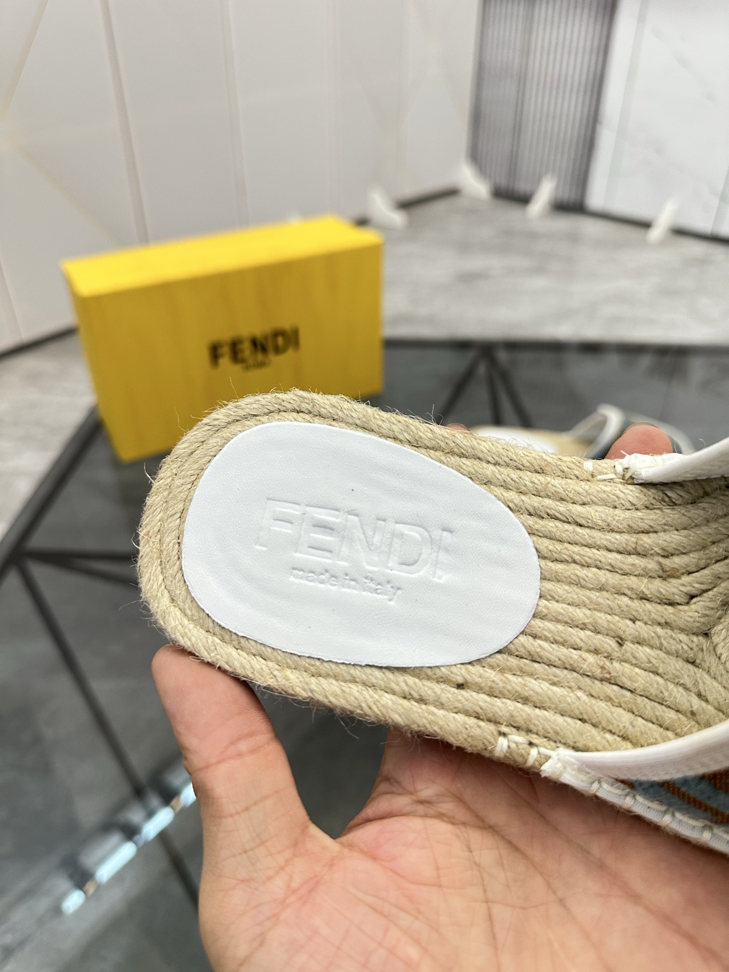 Precio de venta: P130 Marca: Fendi* zapatillasTalla: 38-44(37.45.46.47)Material: Superior material o