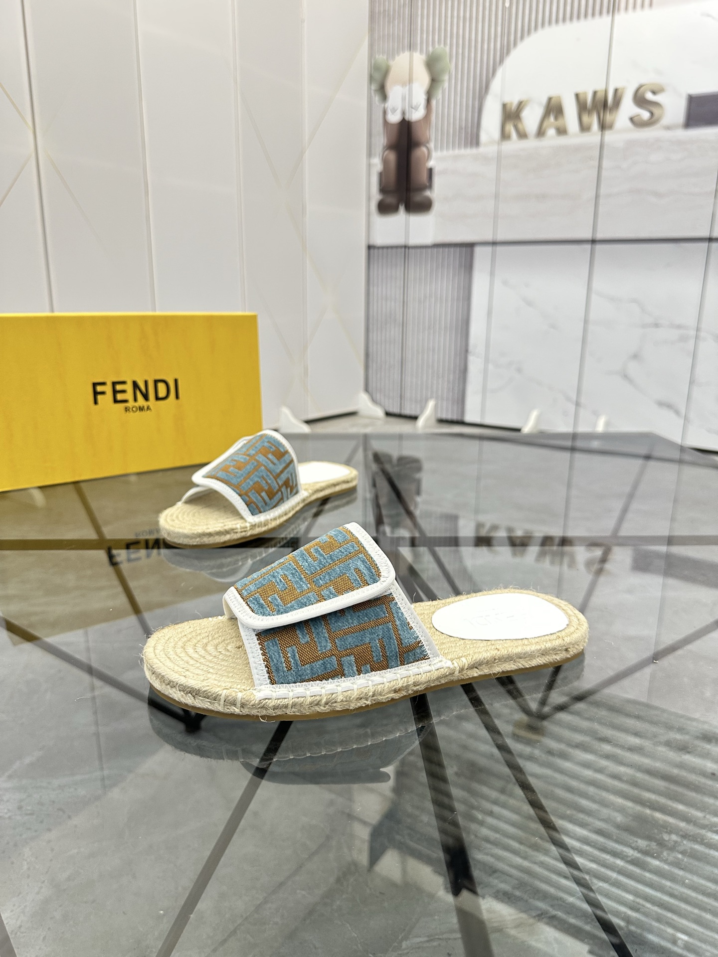 Precio de venta: P130 Marca: Fendi* zapatillasTalla: 38-44(37.45.46.47)Material: Superior material o