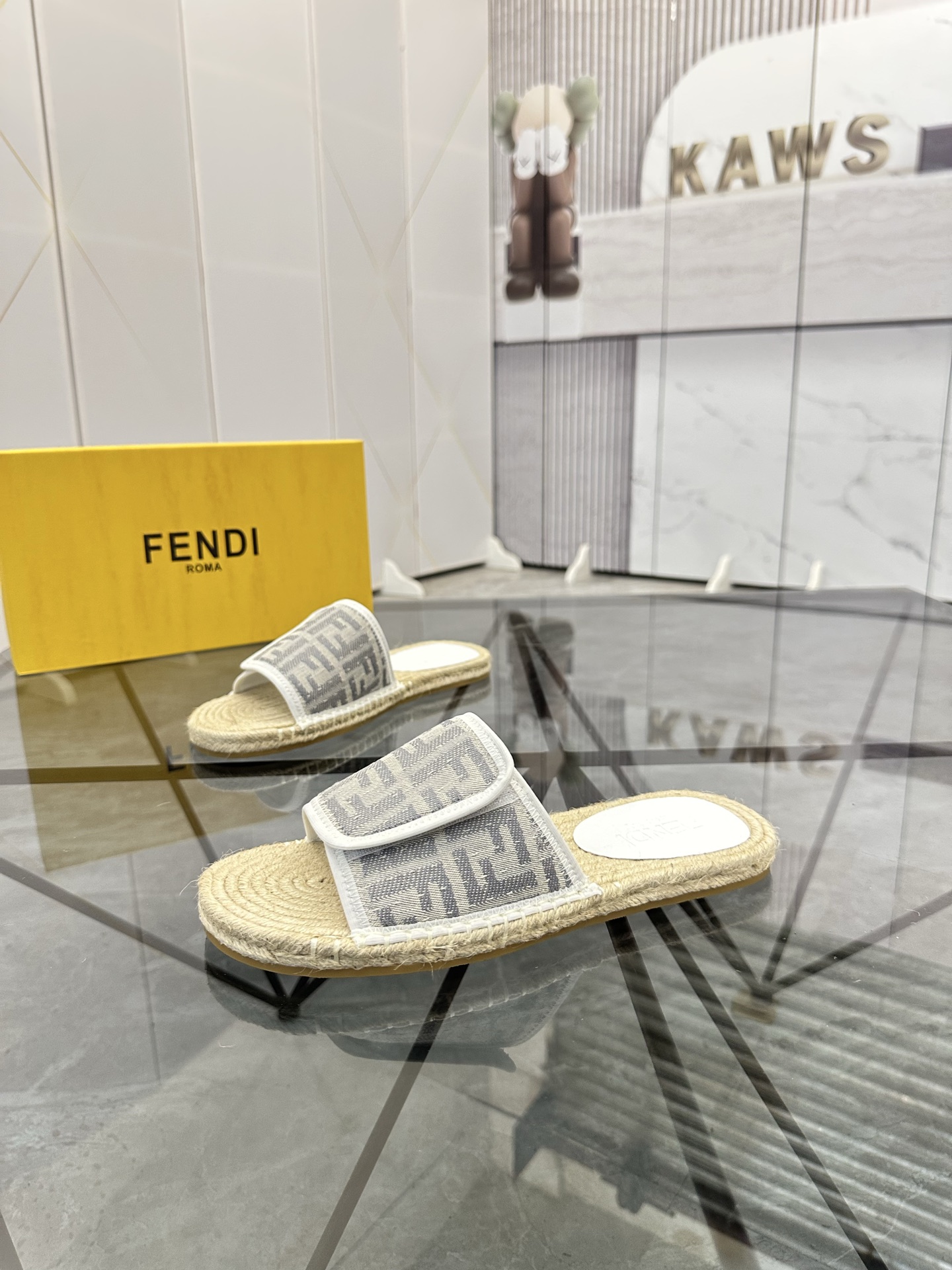 Precio de venta: P130 Marca: Fendi* zapatillasTalla: 38-44(37.45.46.47)Material: Superior material o