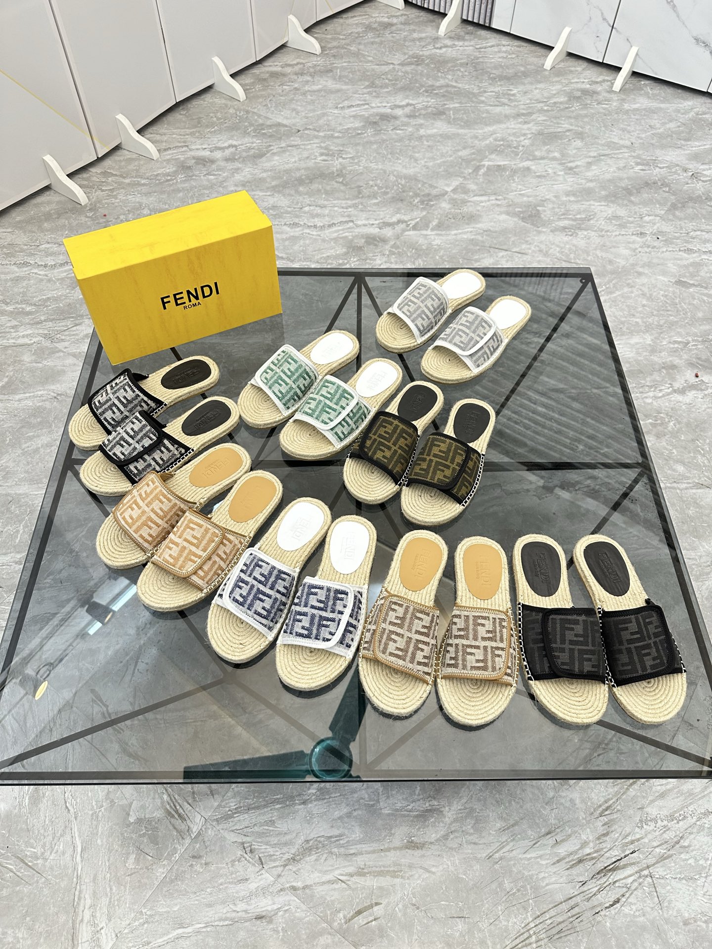 Precio de venta: P130 Marca: Fendi* zapatillasTalla: 38-44(37.45.46.47)Material: Superior material o