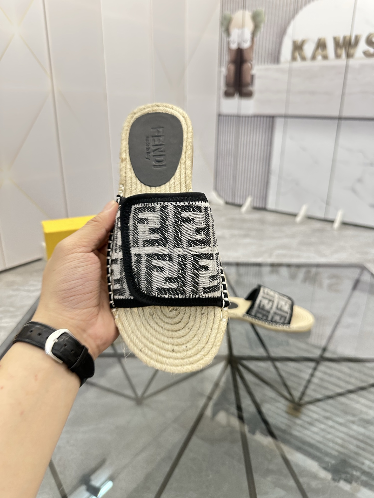 Precio de venta: P130 Marca: Fendi* zapatillasTalla: 38-44(37.45.46.47)Material: Superior material o